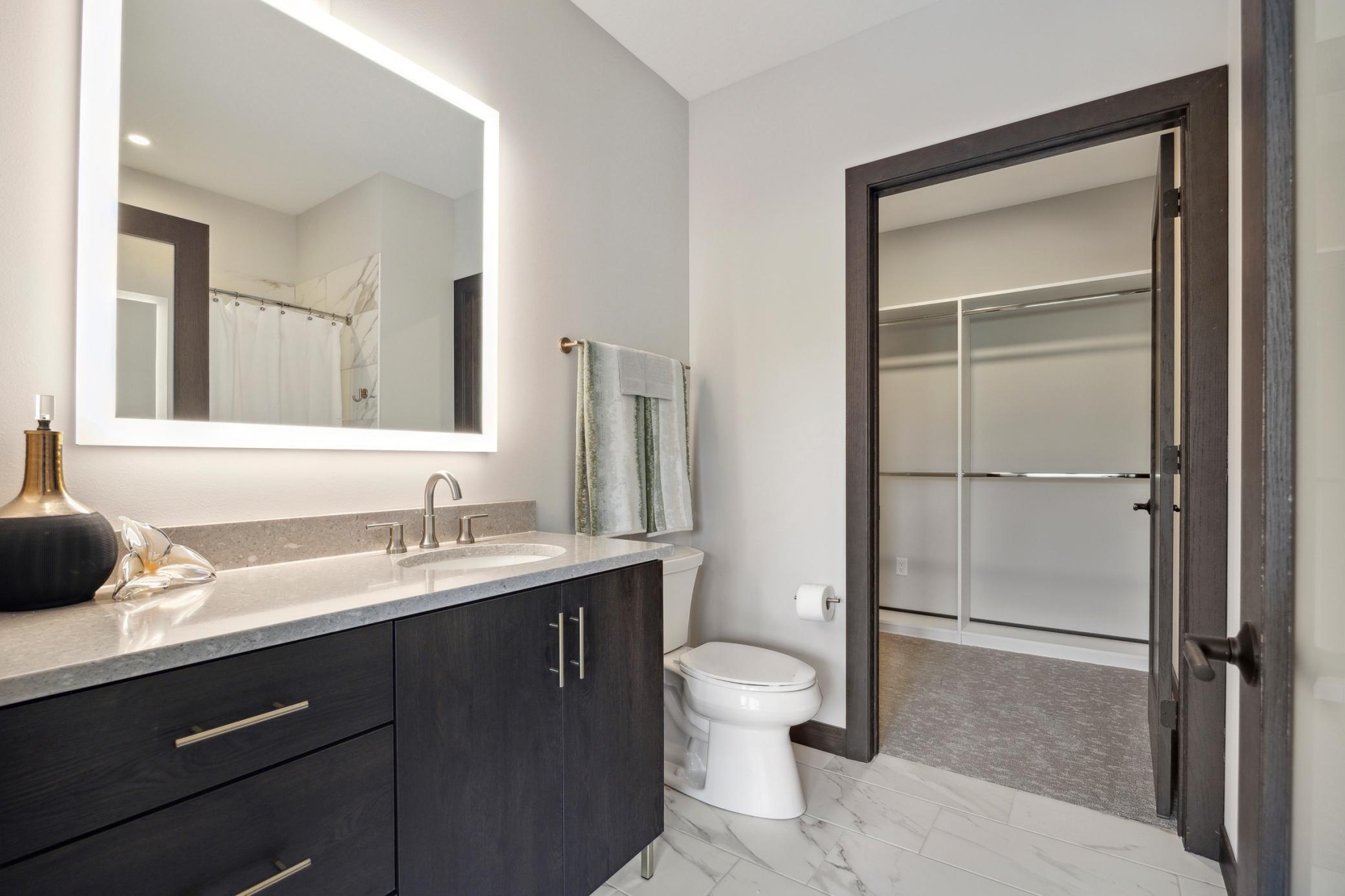 253 Lake Street E Unit: 208