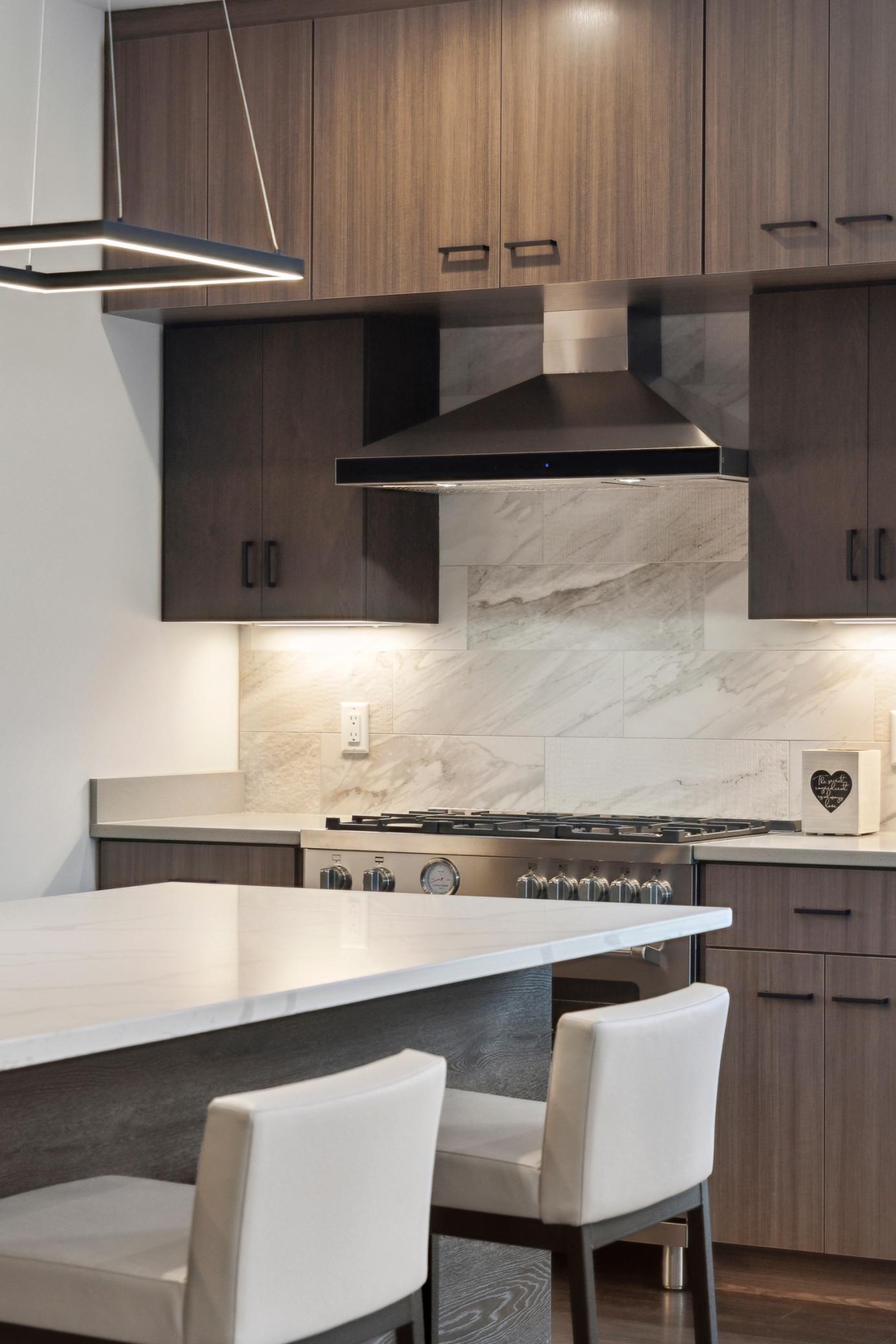 253 Lake Street E Unit: 208