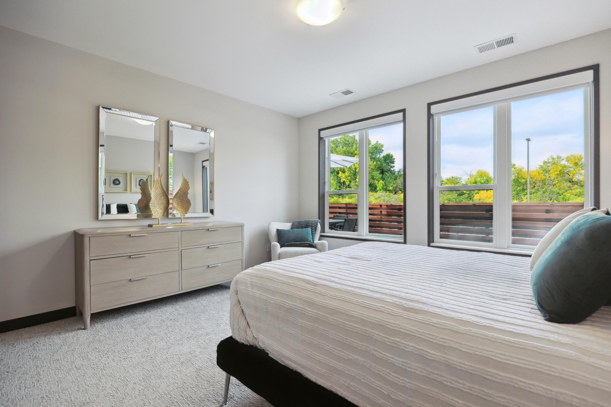 253 Lake Street E Unit: 208