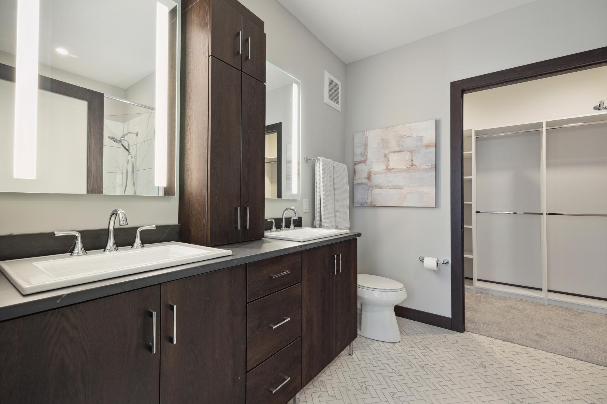 253 Lake Street E Unit: 208