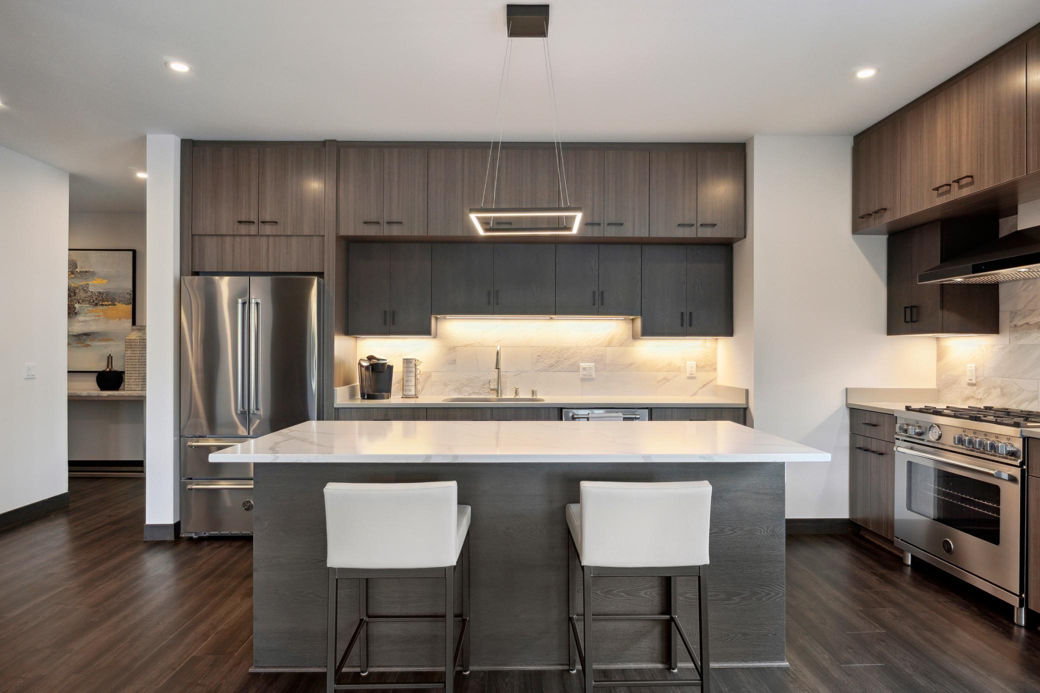 253 Lake Street E Unit: 208