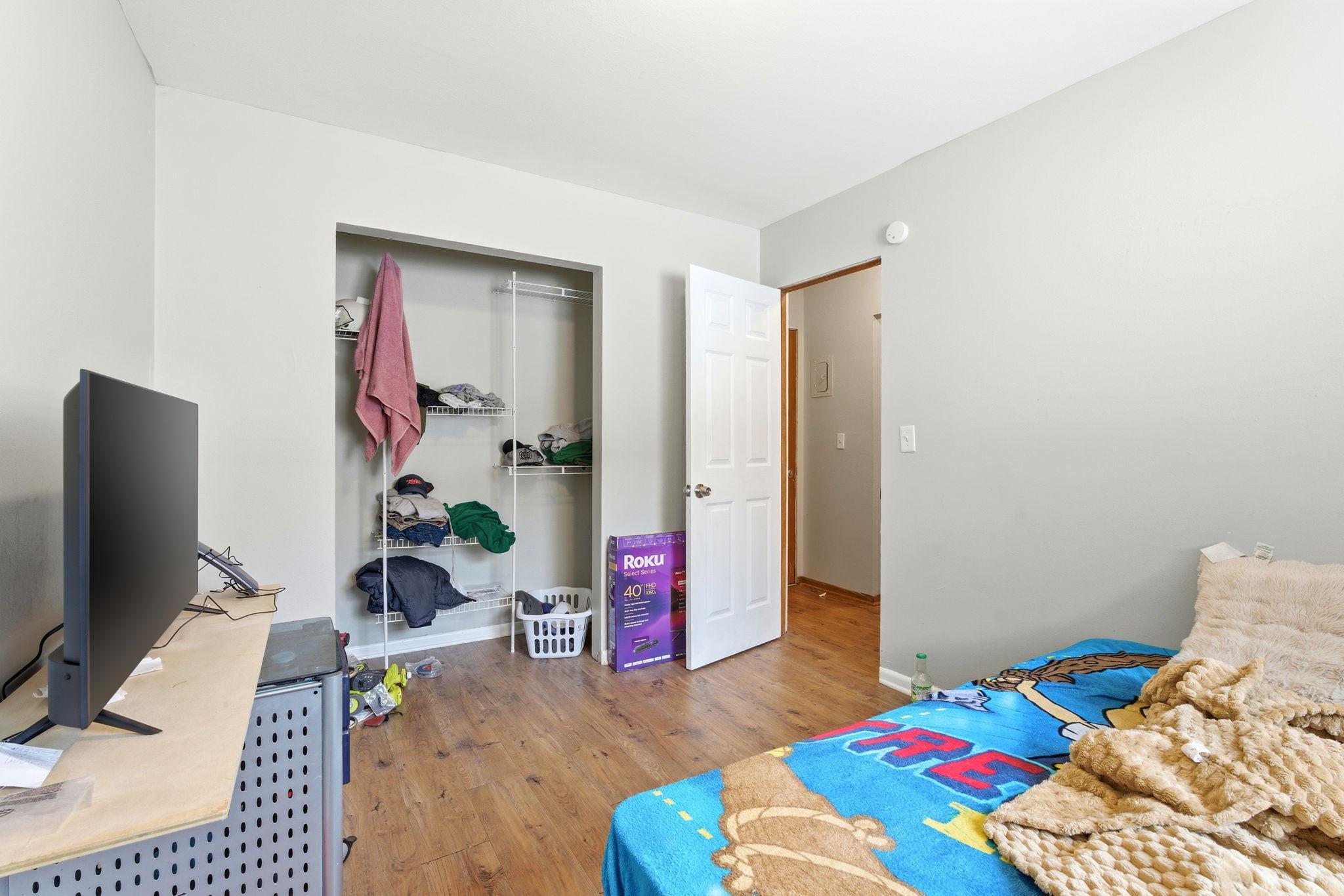 4927 & 4935 University Avenue NE