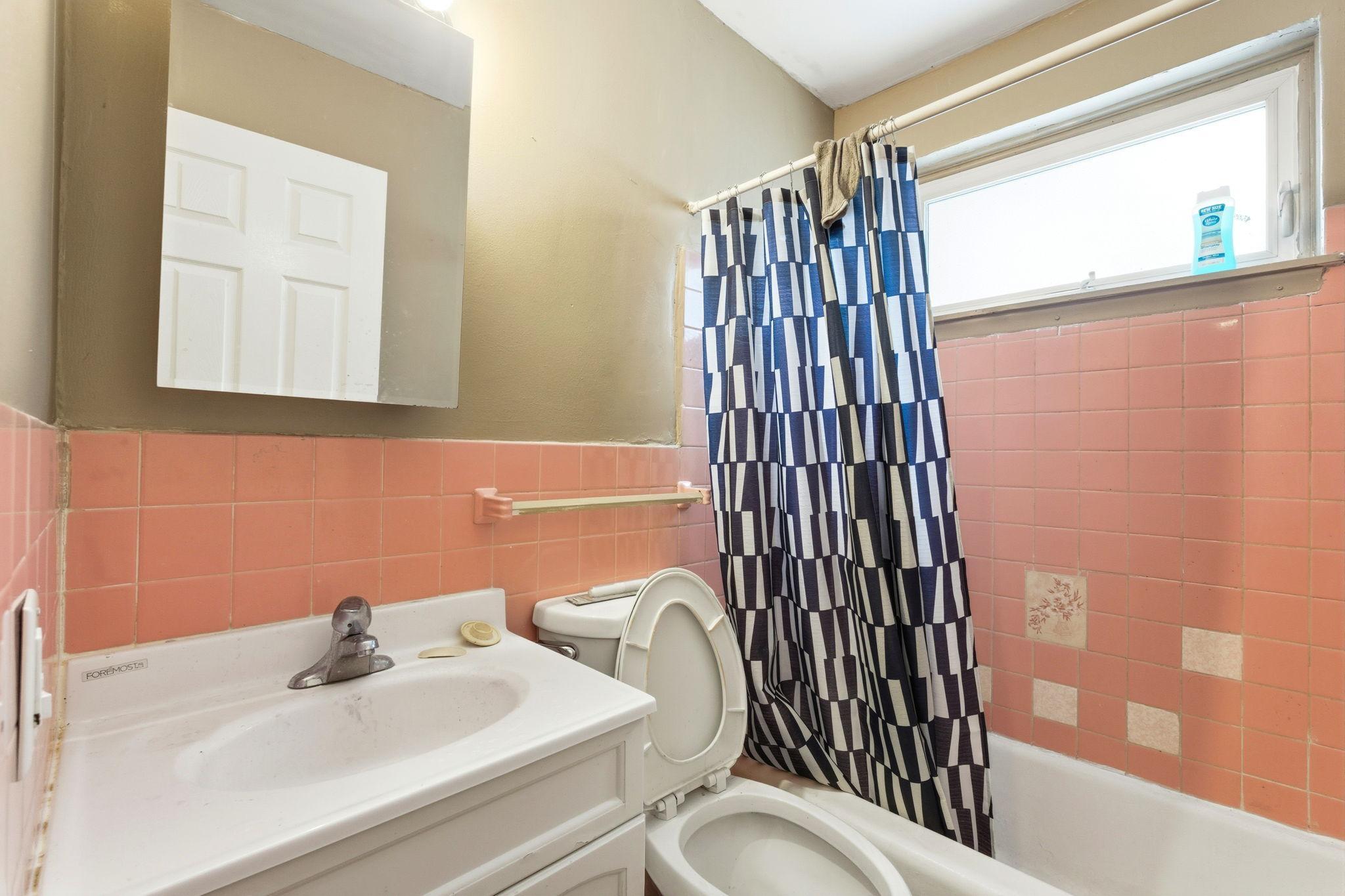 4927 & 4935 University Avenue NE