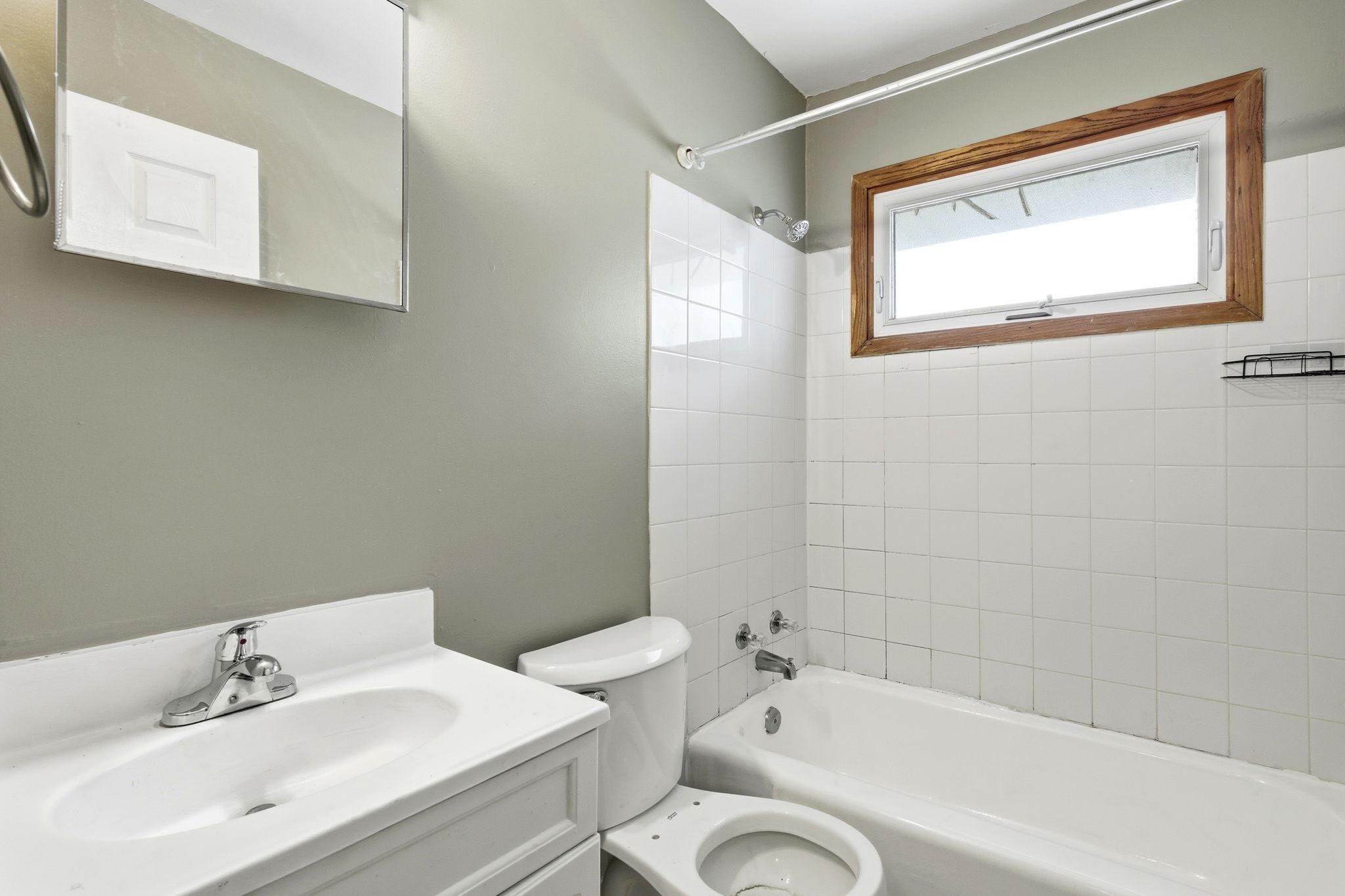 4927 & 4935 University Avenue NE