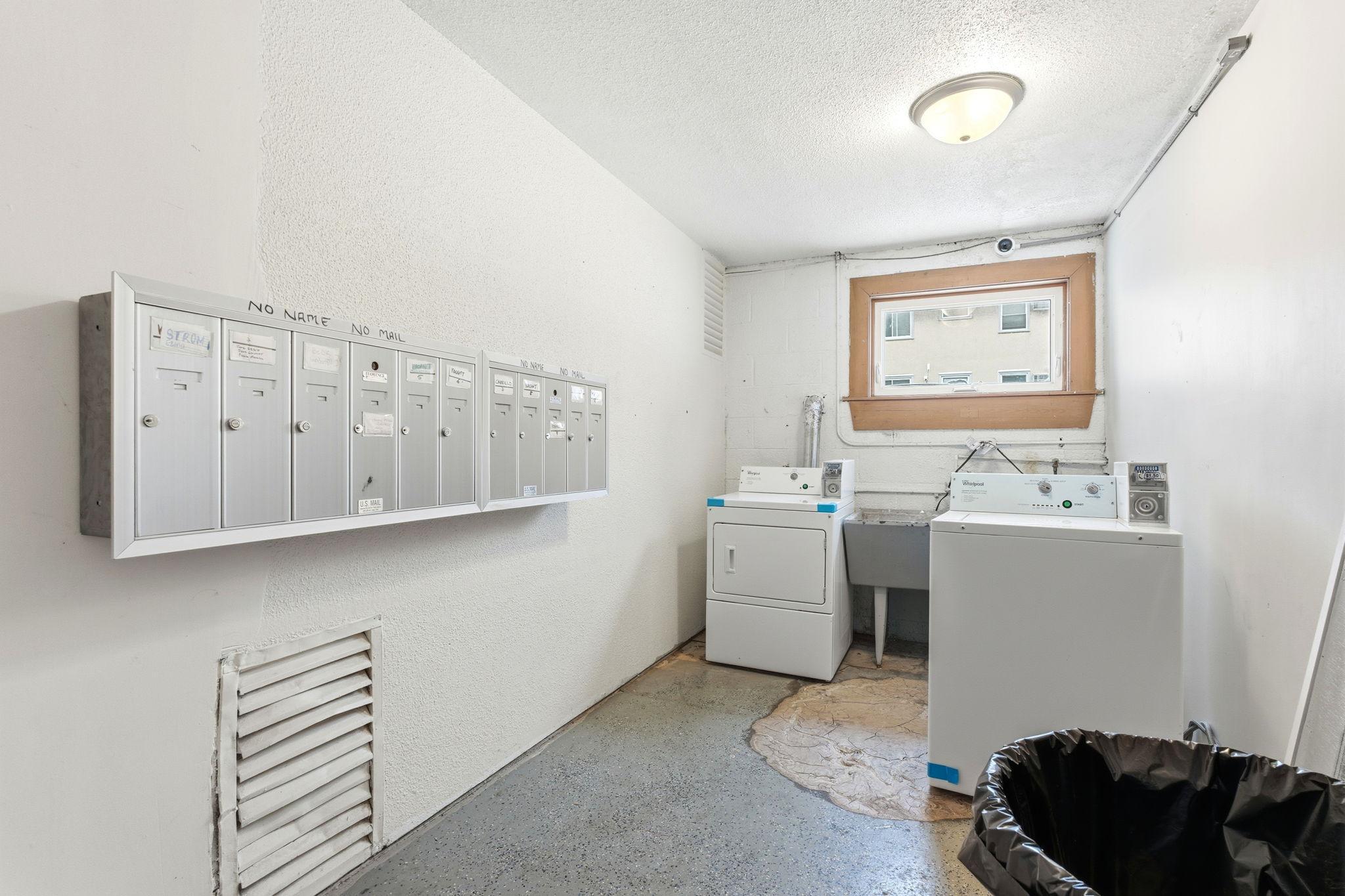 4927 & 4935 University Avenue NE