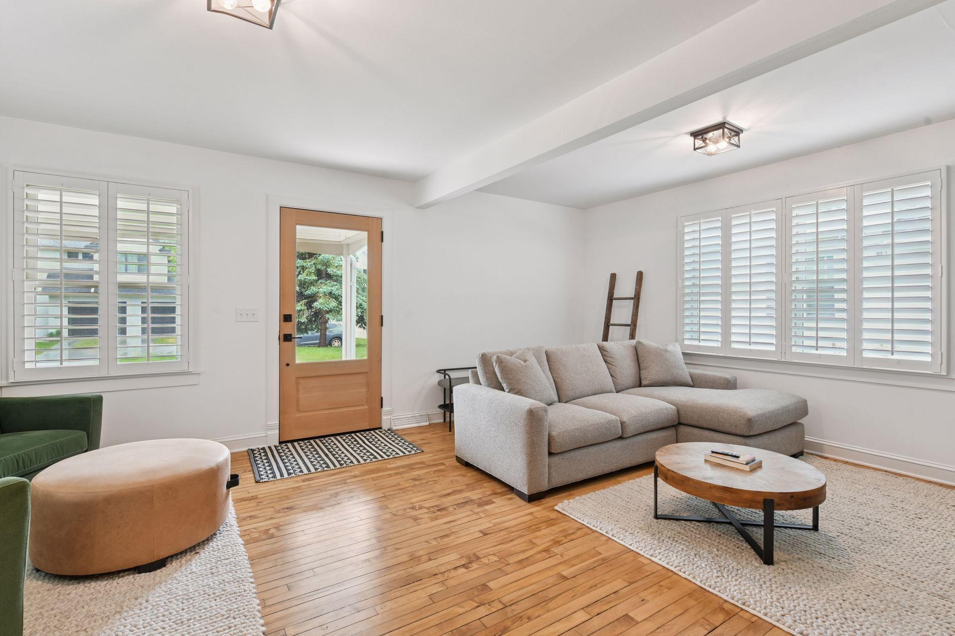 129 Chicago Avenue N