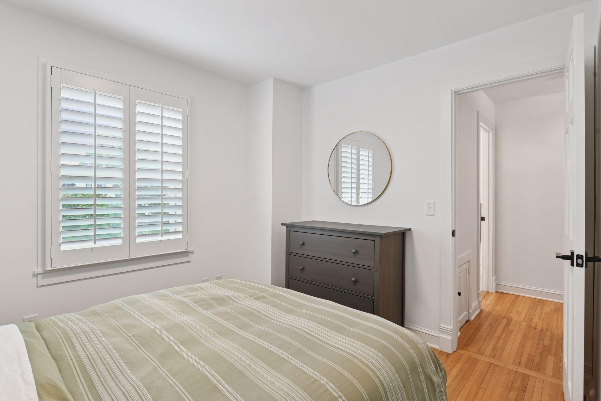 129 Chicago Avenue N