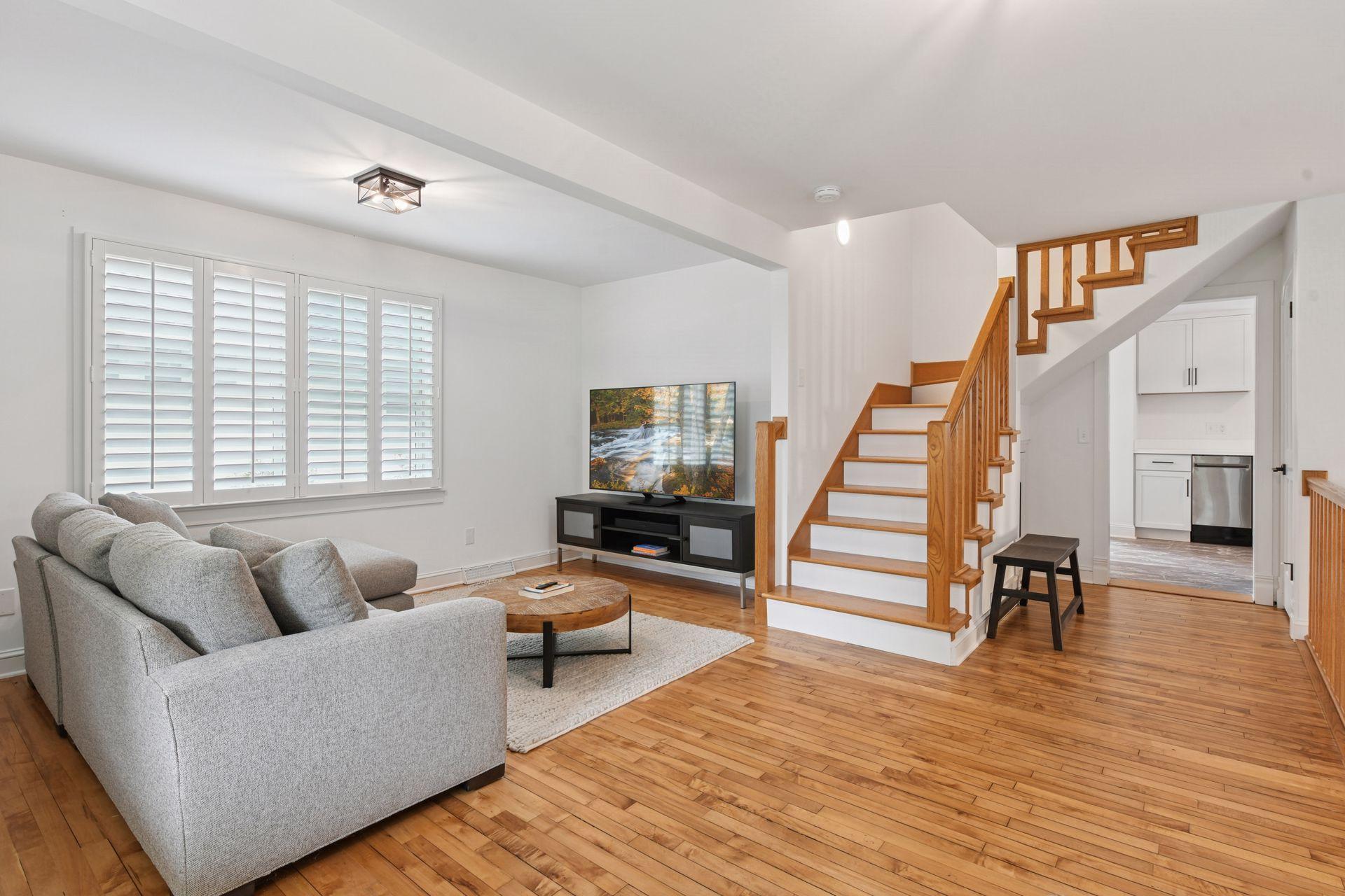 129 Chicago Avenue N