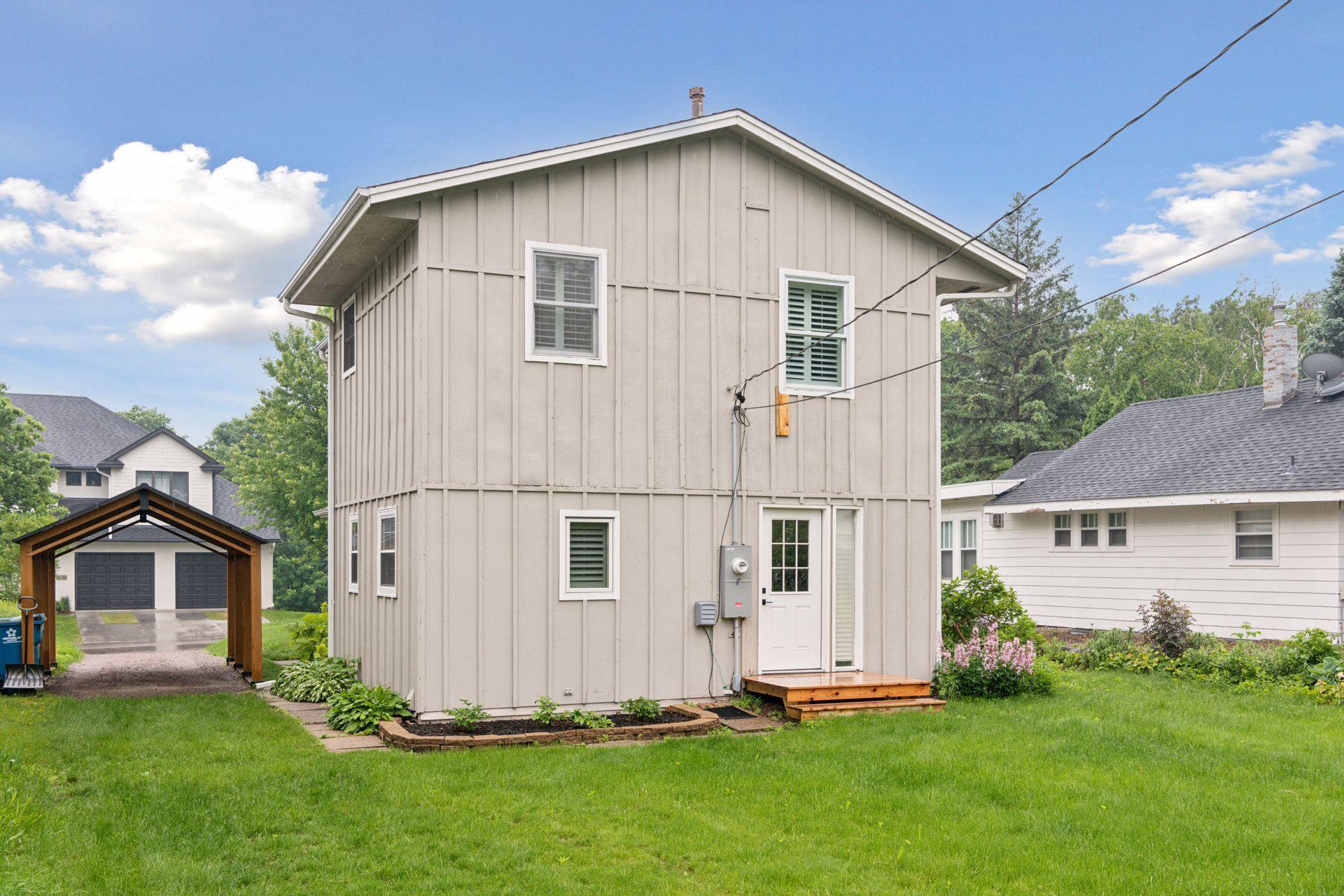 129 Chicago Avenue N