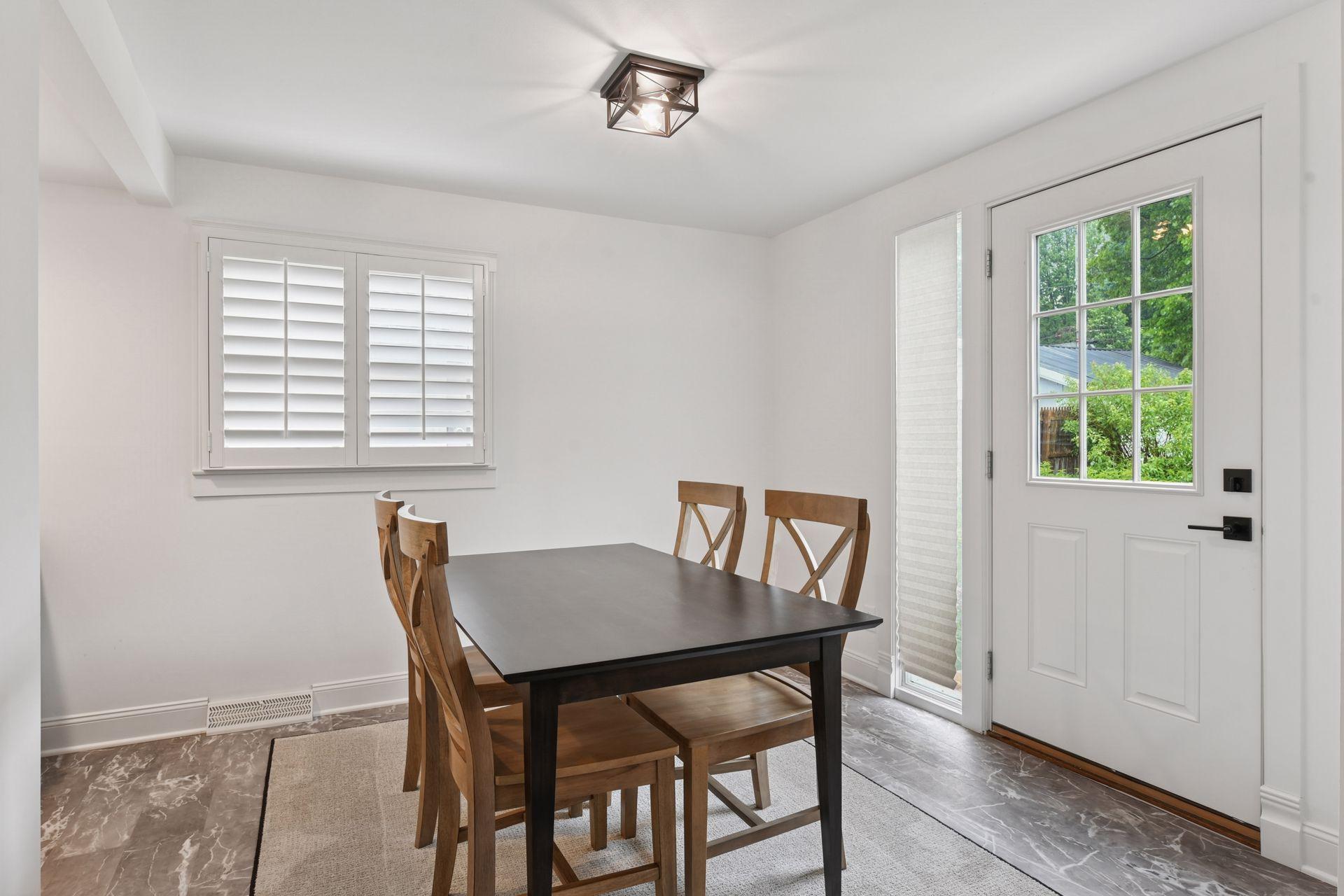 129 Chicago Avenue N