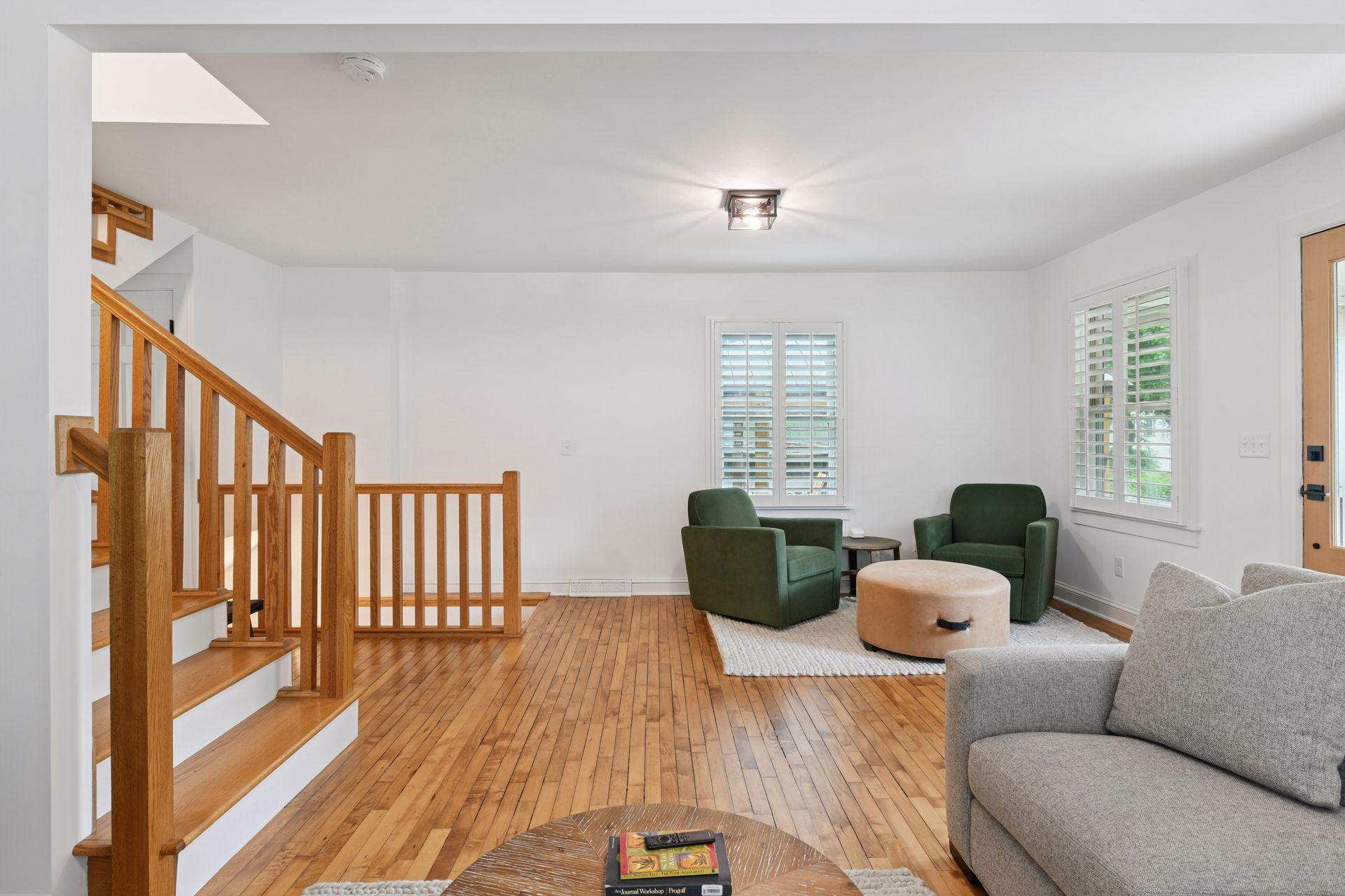 129 Chicago Avenue N