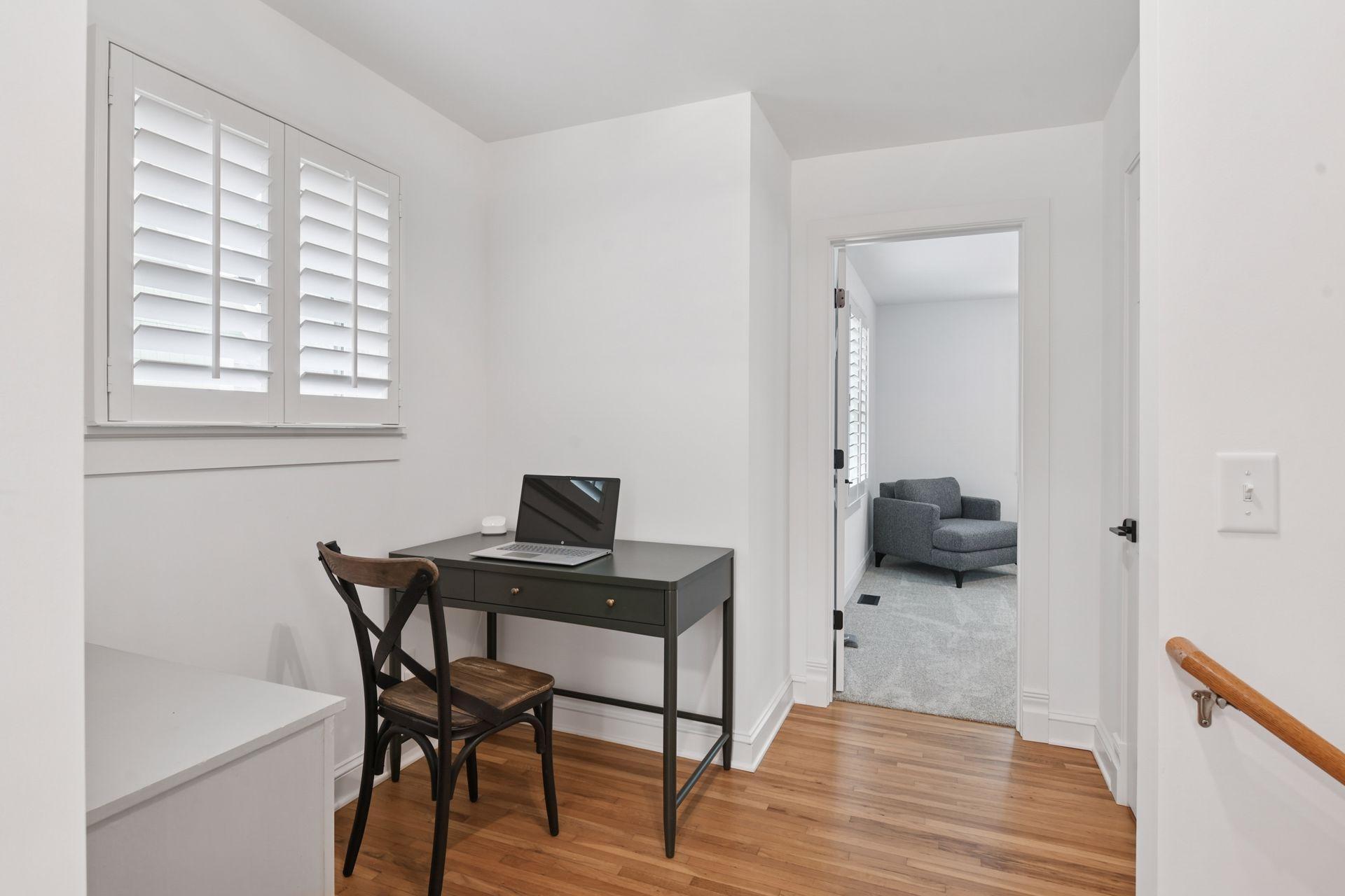 129 Chicago Avenue N