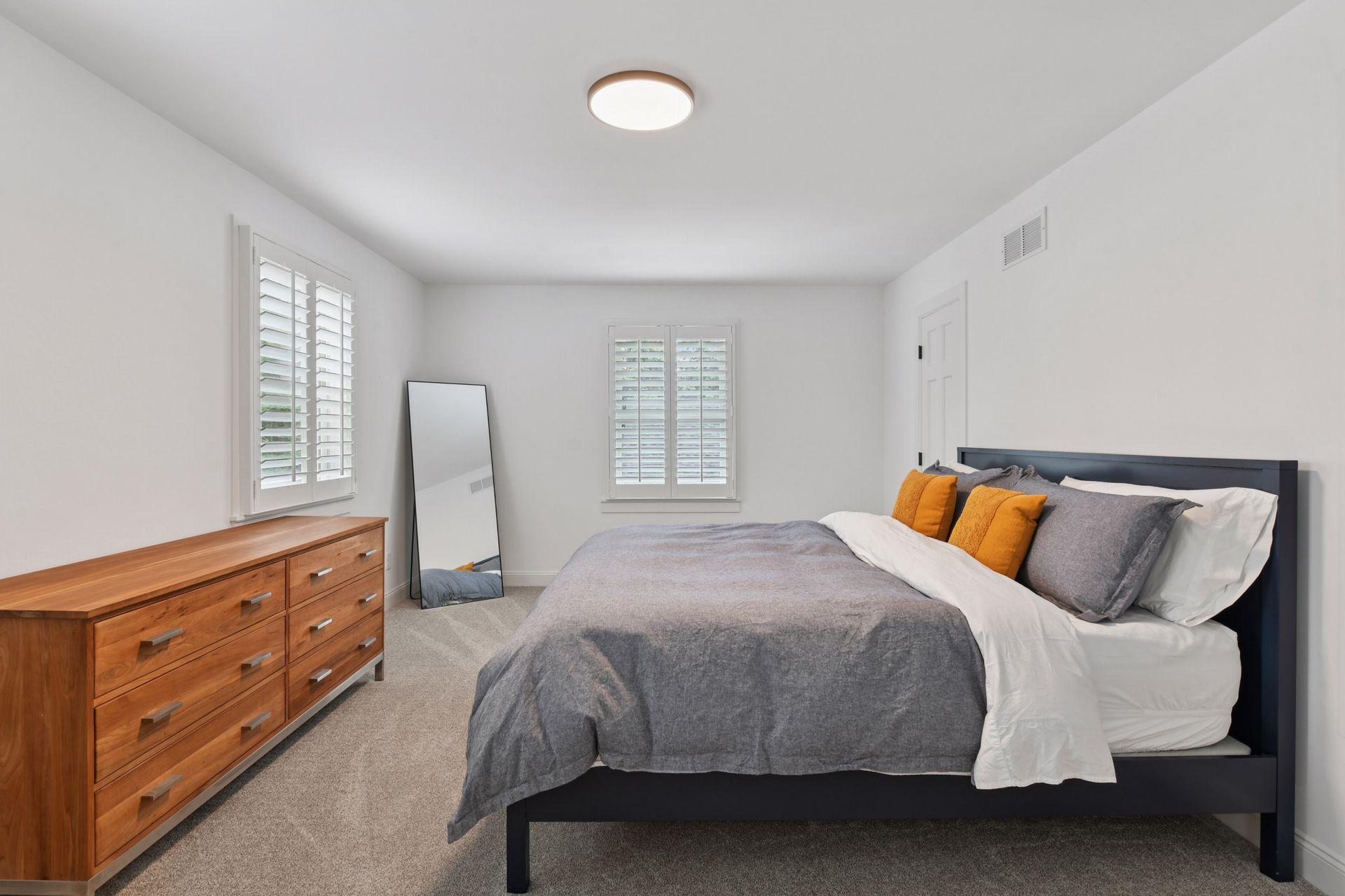 129 Chicago Avenue N