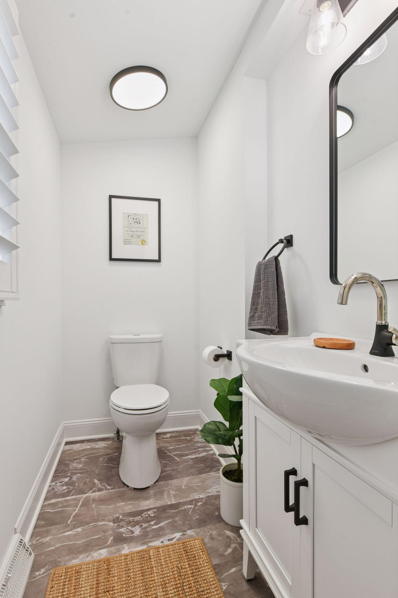 129 Chicago Avenue N