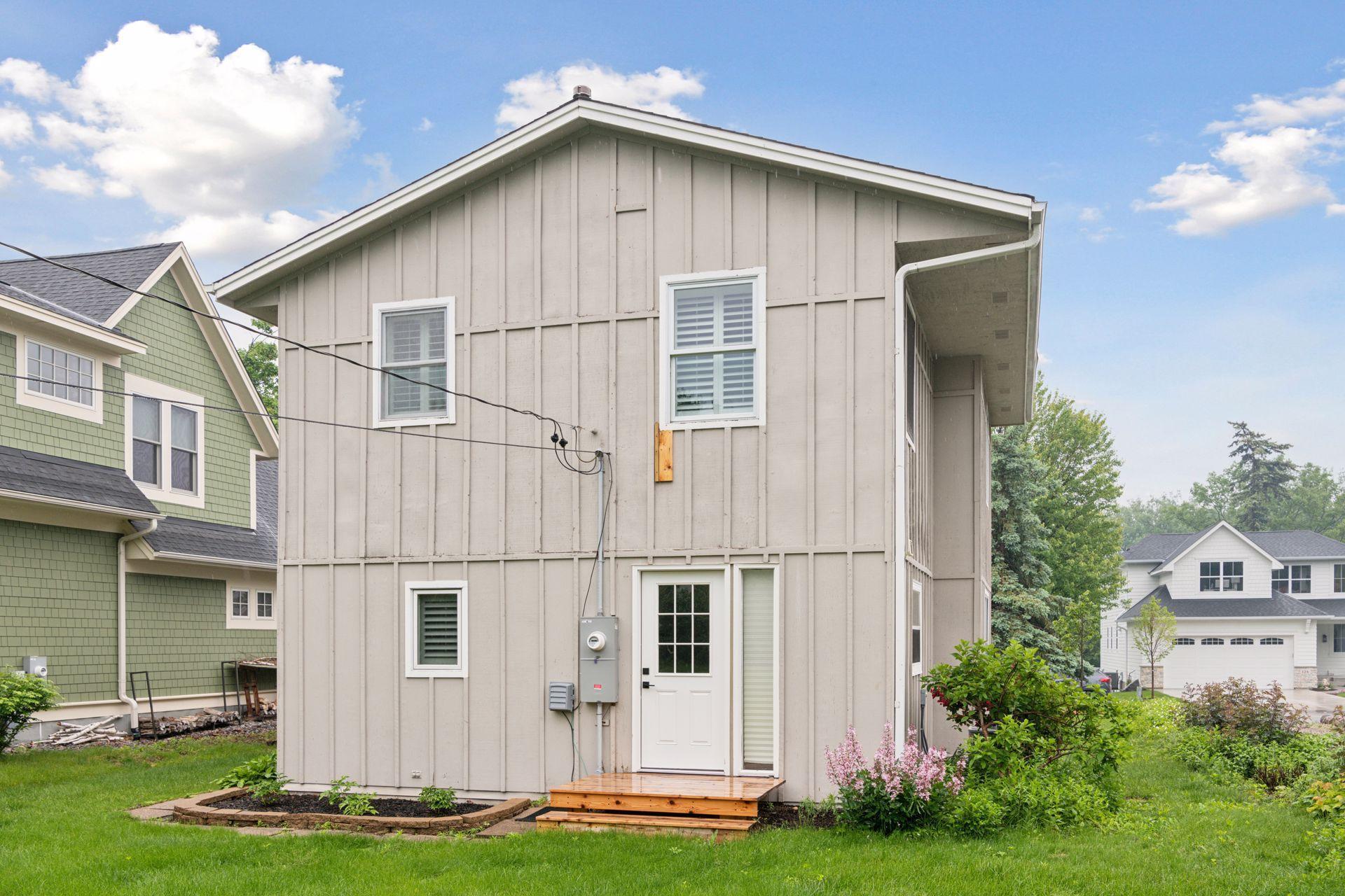 129 Chicago Avenue N