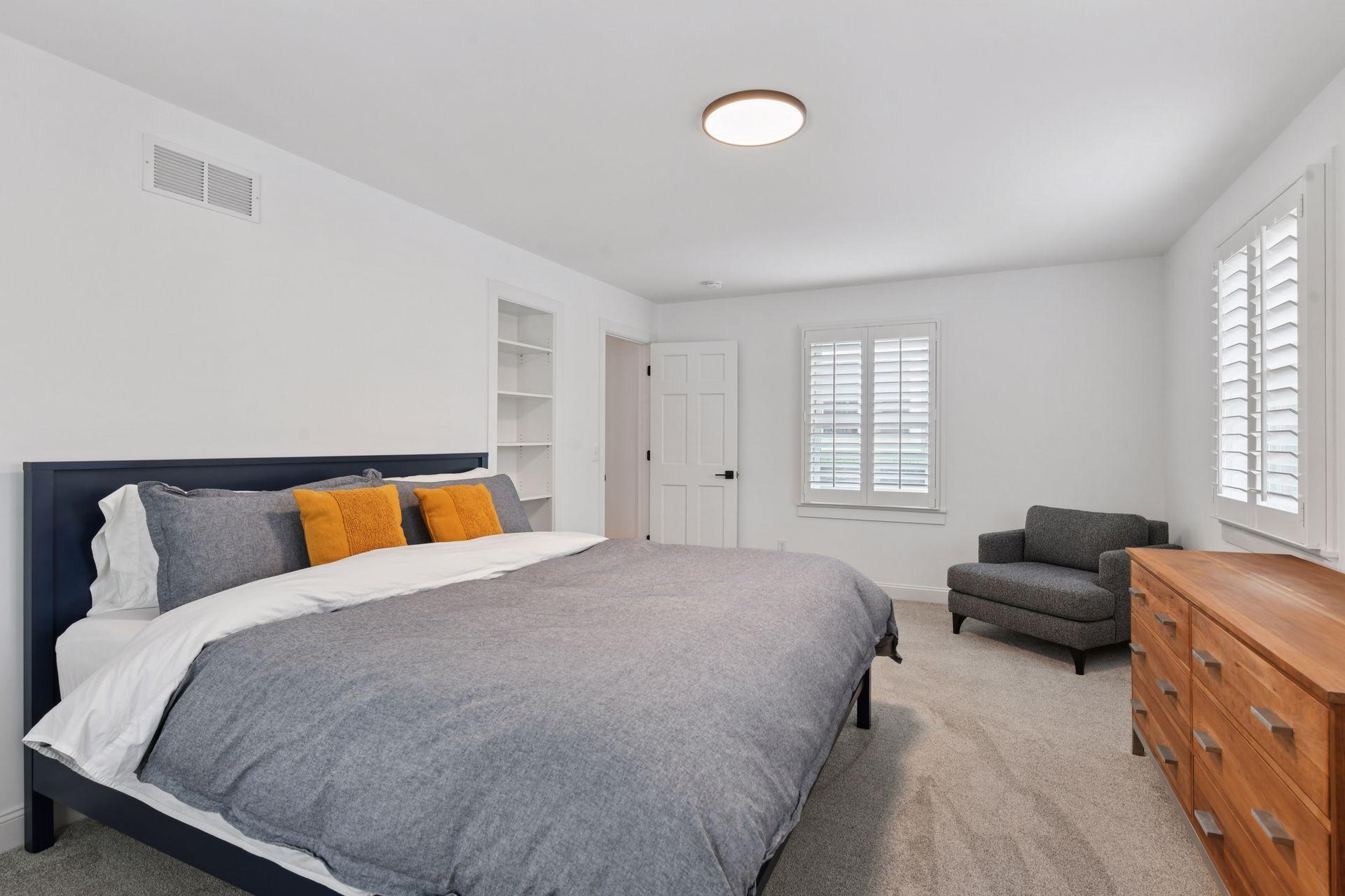 129 Chicago Avenue N