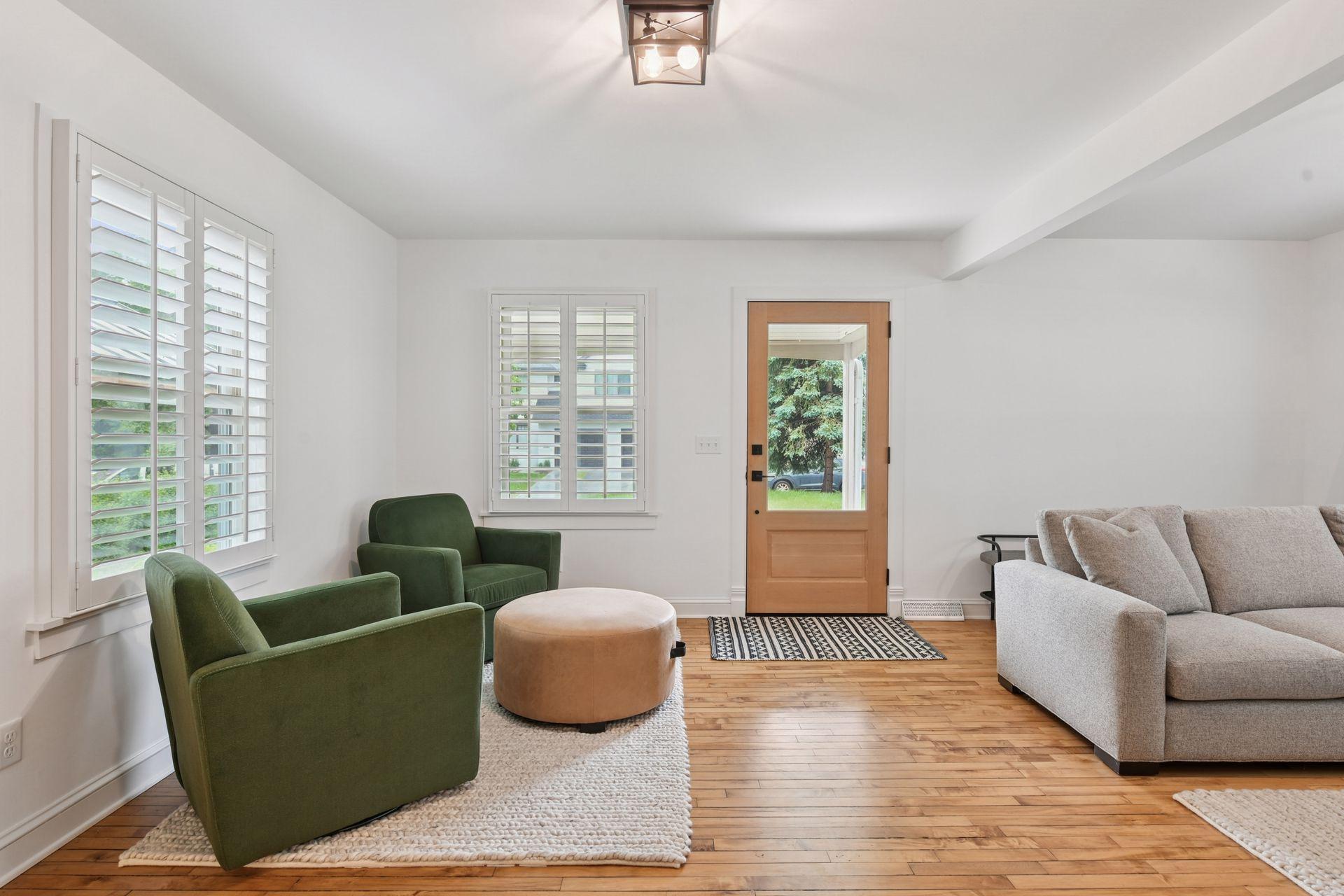 129 Chicago Avenue N