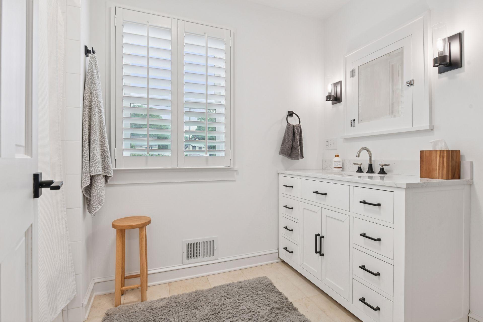 129 Chicago Avenue N