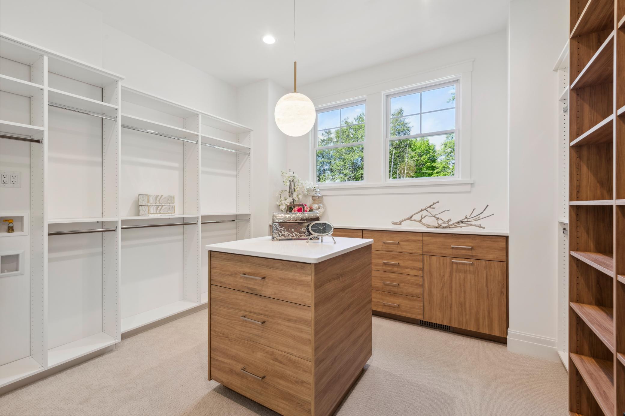 2475 Dunwoody Avenue