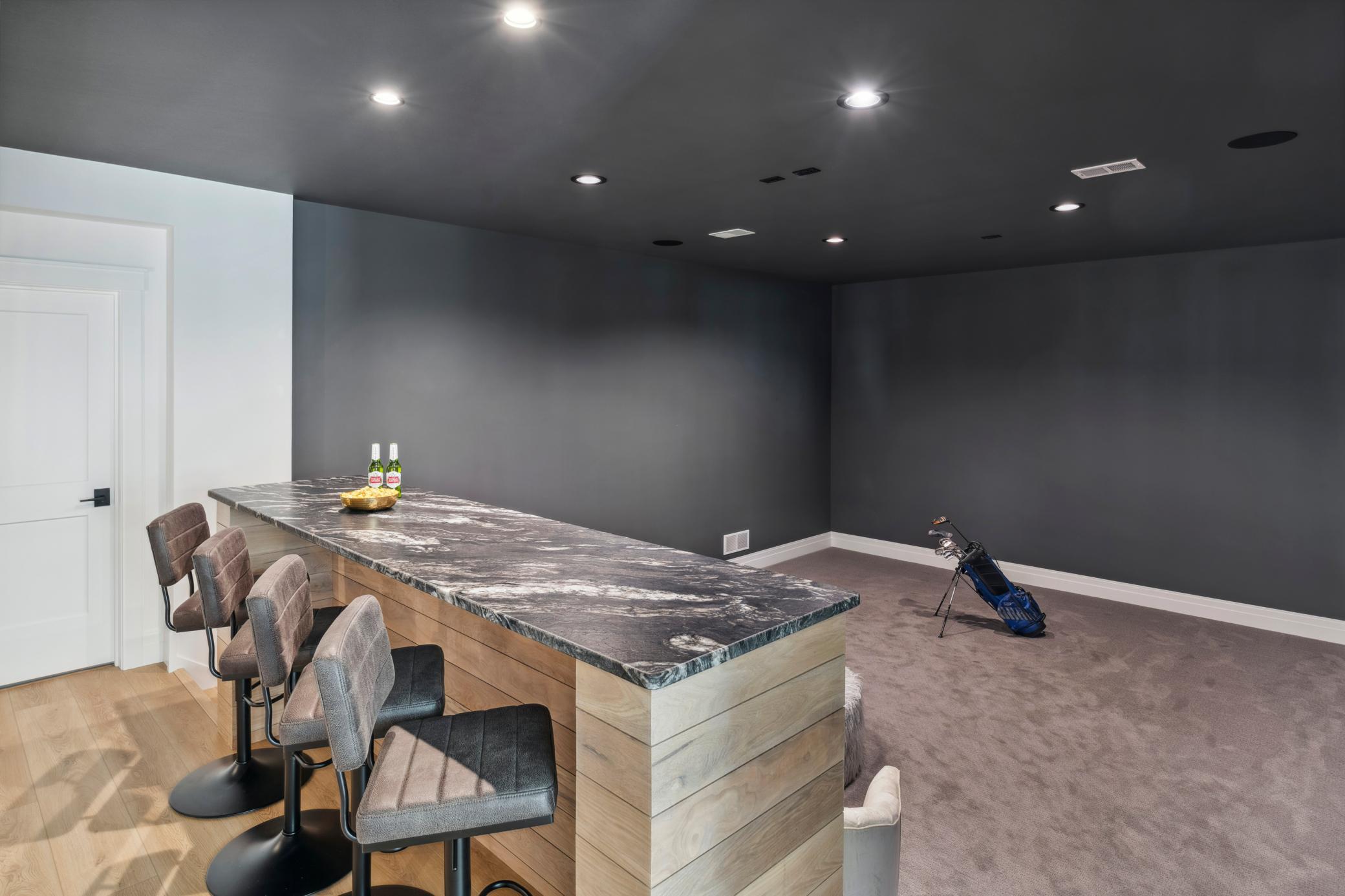 2475 Dunwoody Avenue