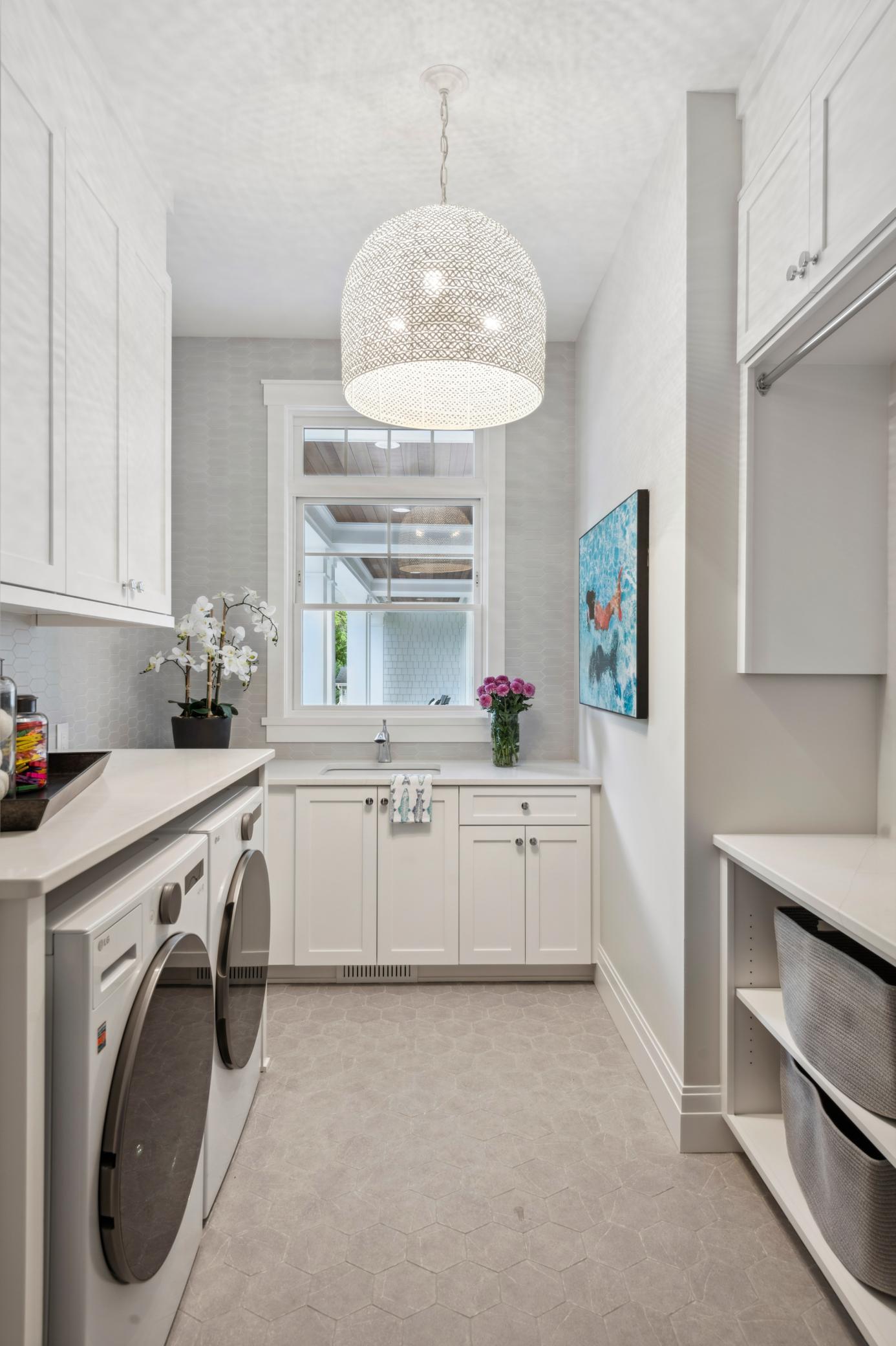 2475 Dunwoody Avenue