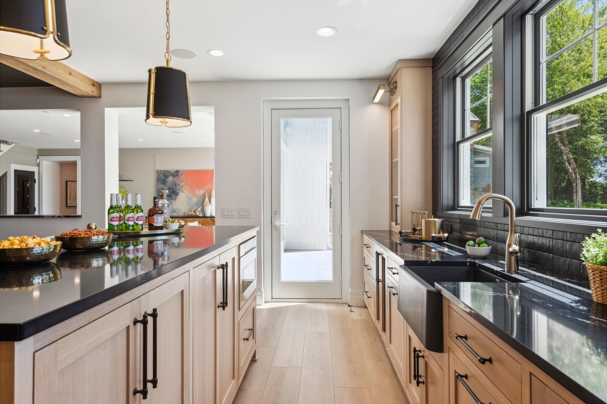 2475 Dunwoody Avenue