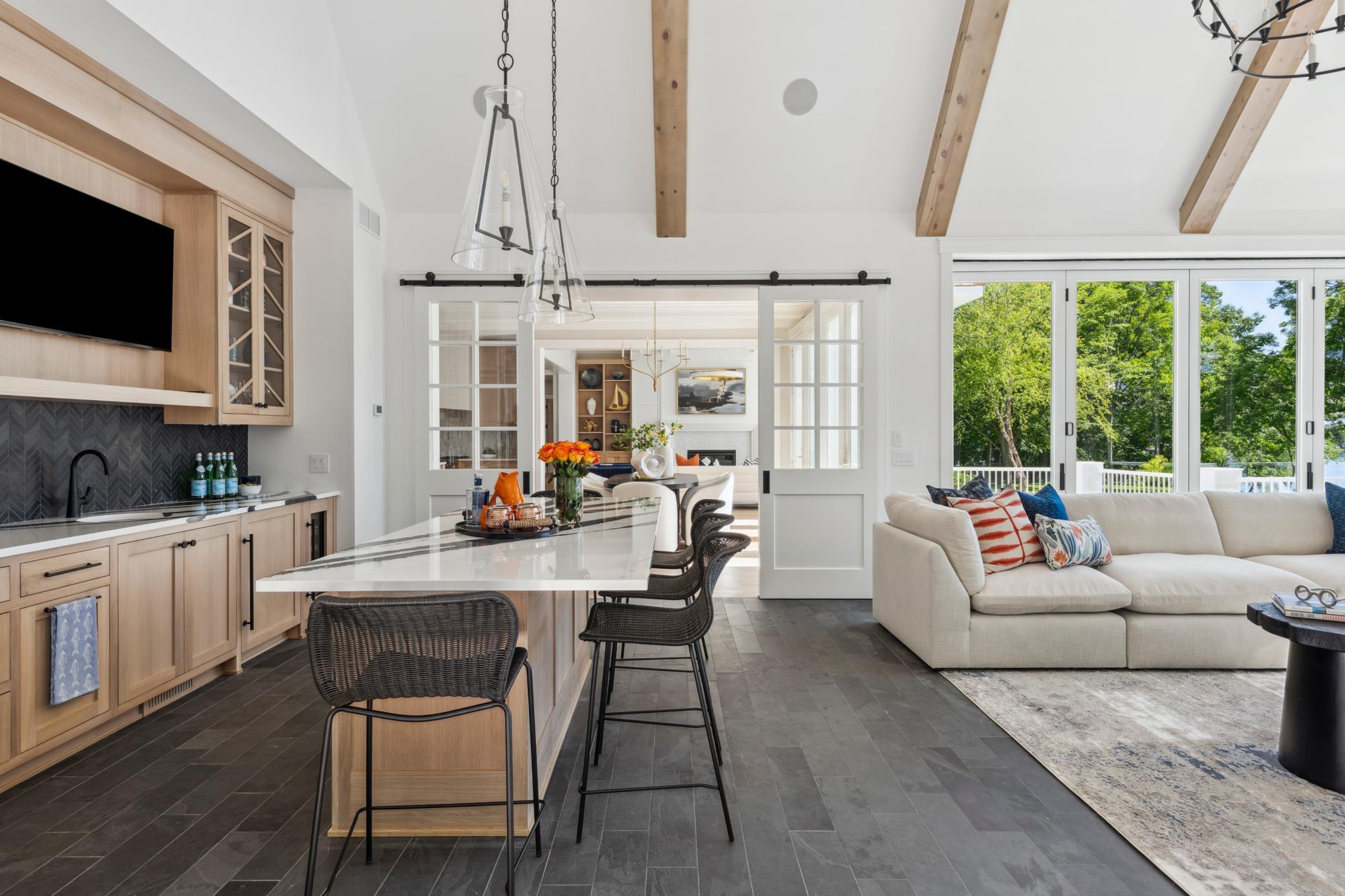 2475 Dunwoody Avenue