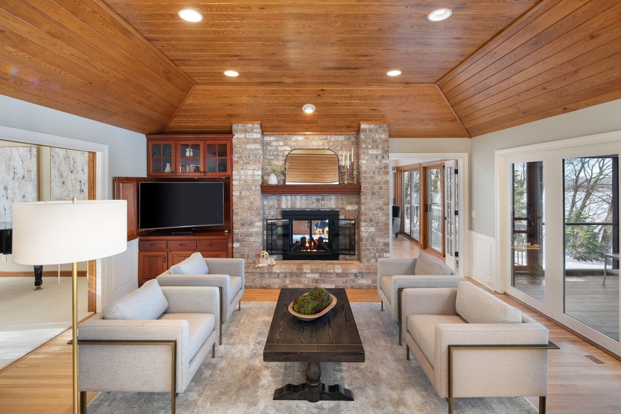 6306 Maple Ridge