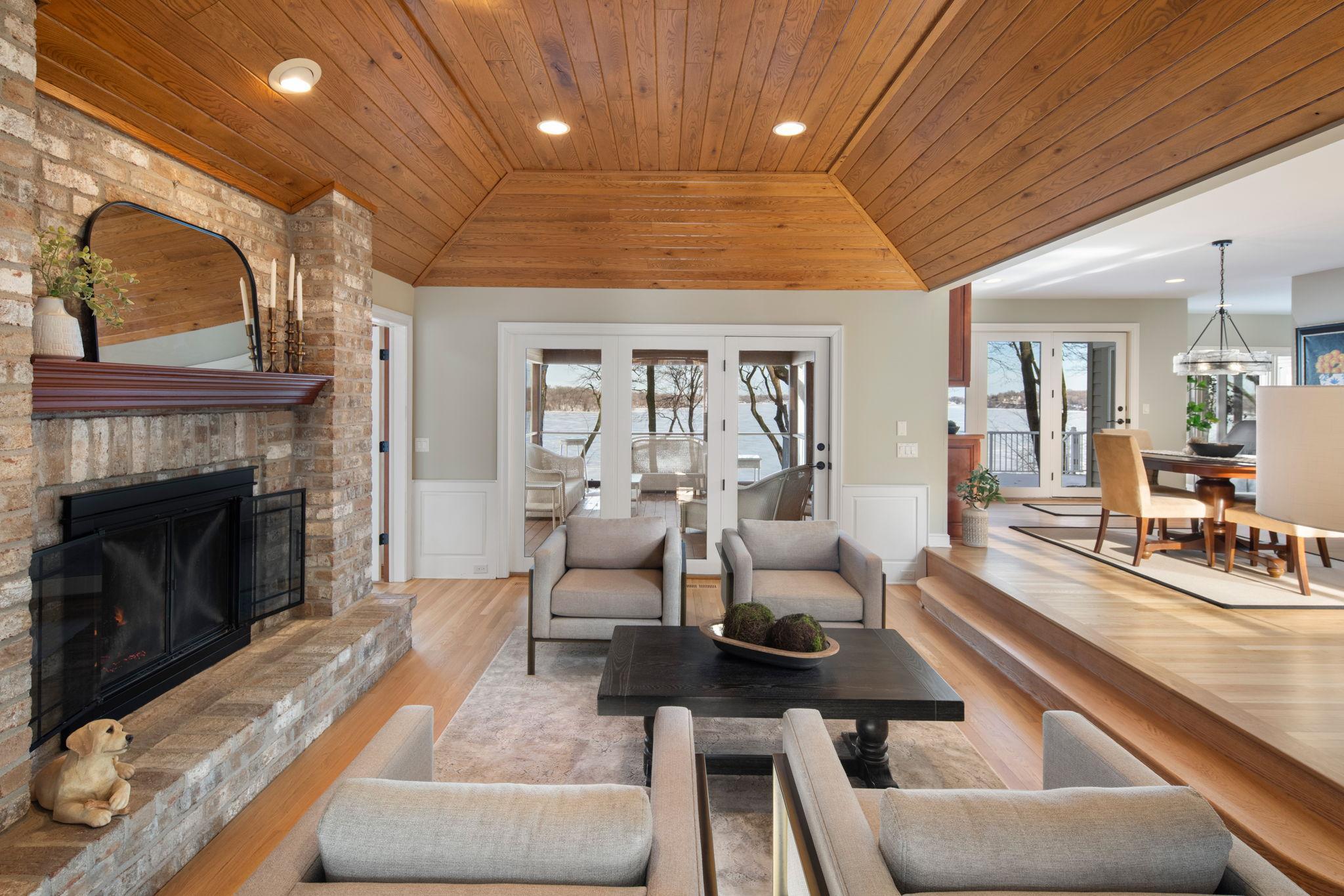6306 Maple Ridge