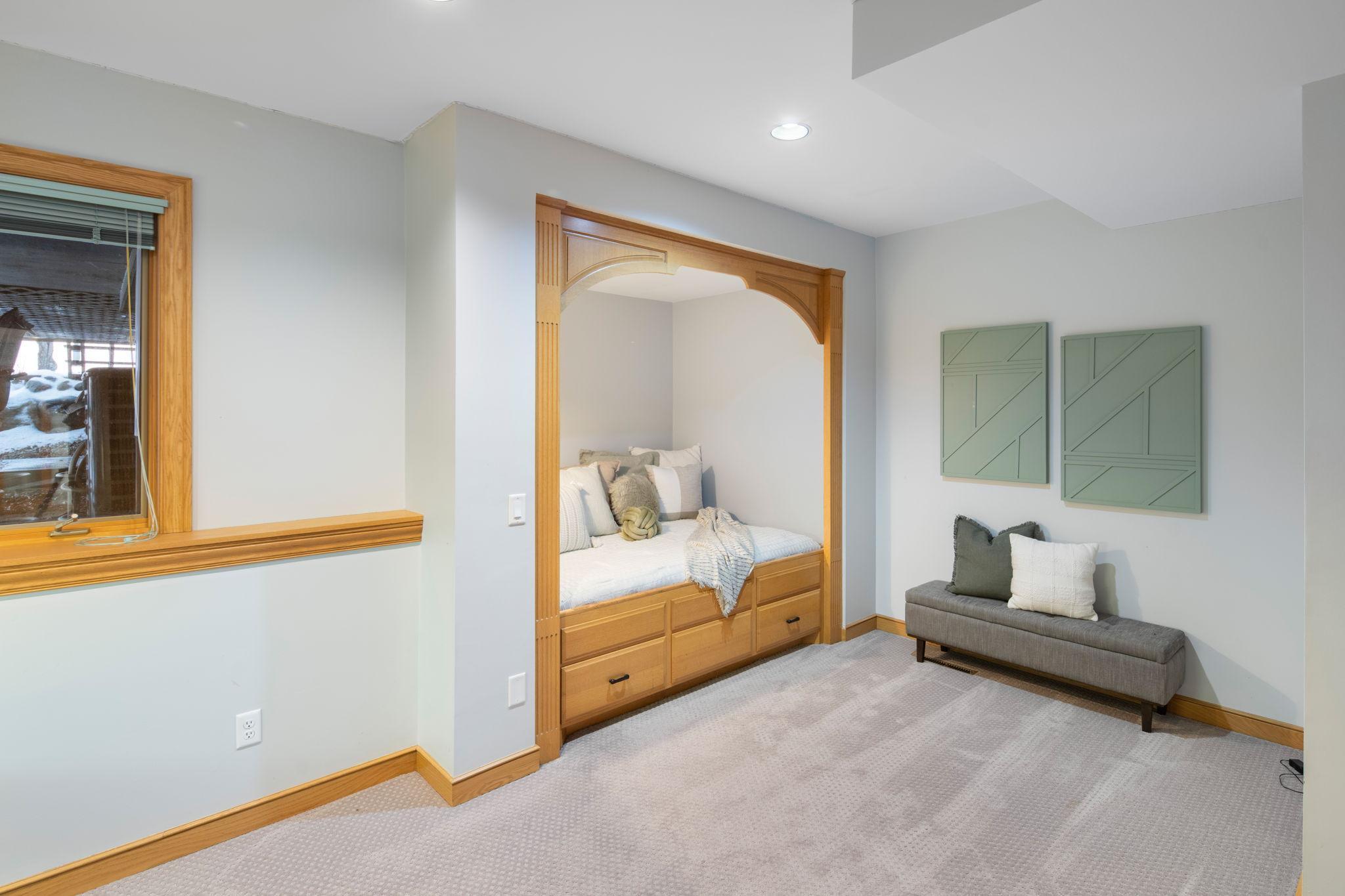 6306 Maple Ridge