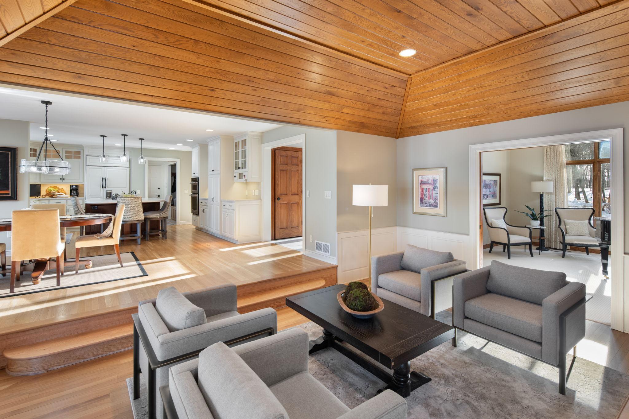 6306 Maple Ridge