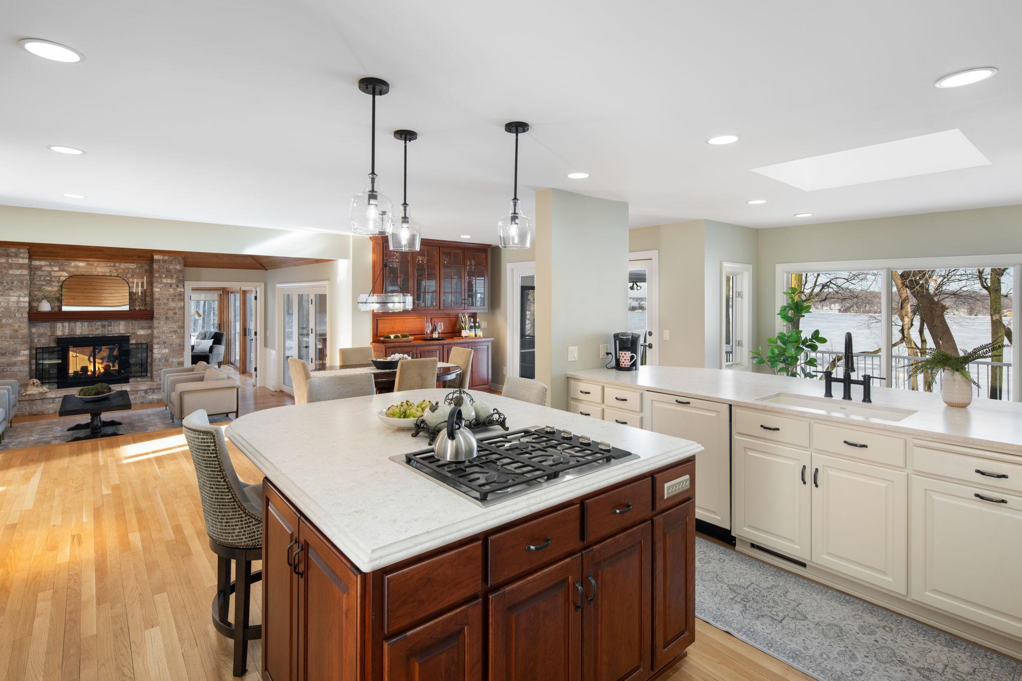 6306 Maple Ridge