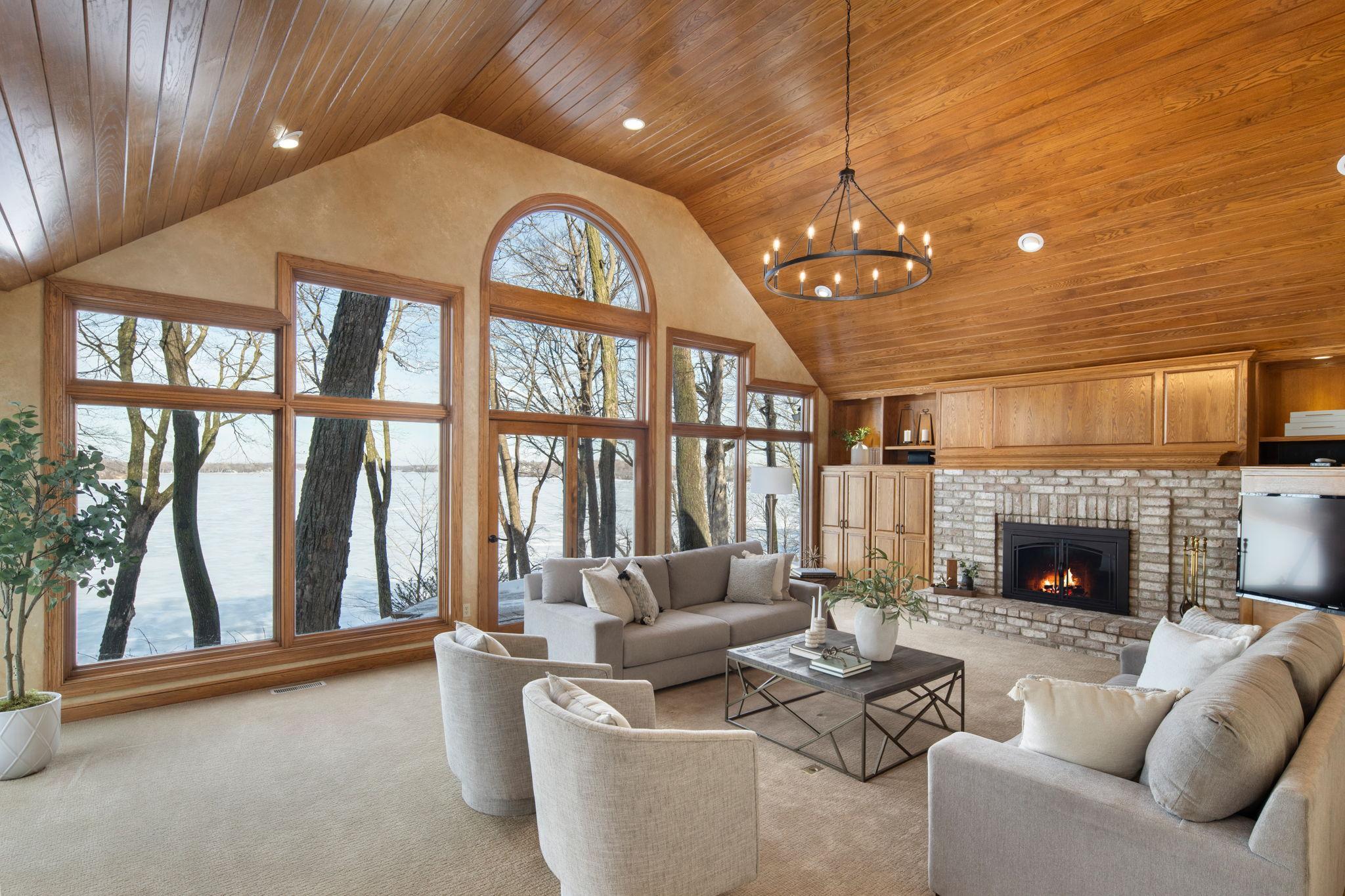 6306 Maple Ridge