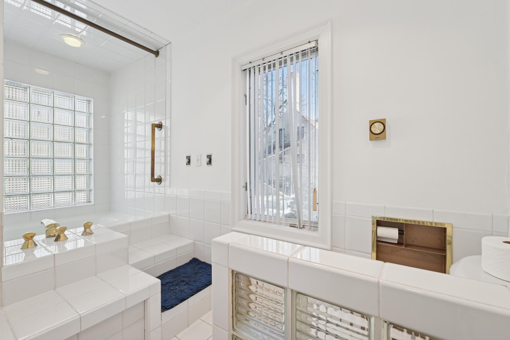 1721 Humboldt Avenue S Unit: 2 + 3