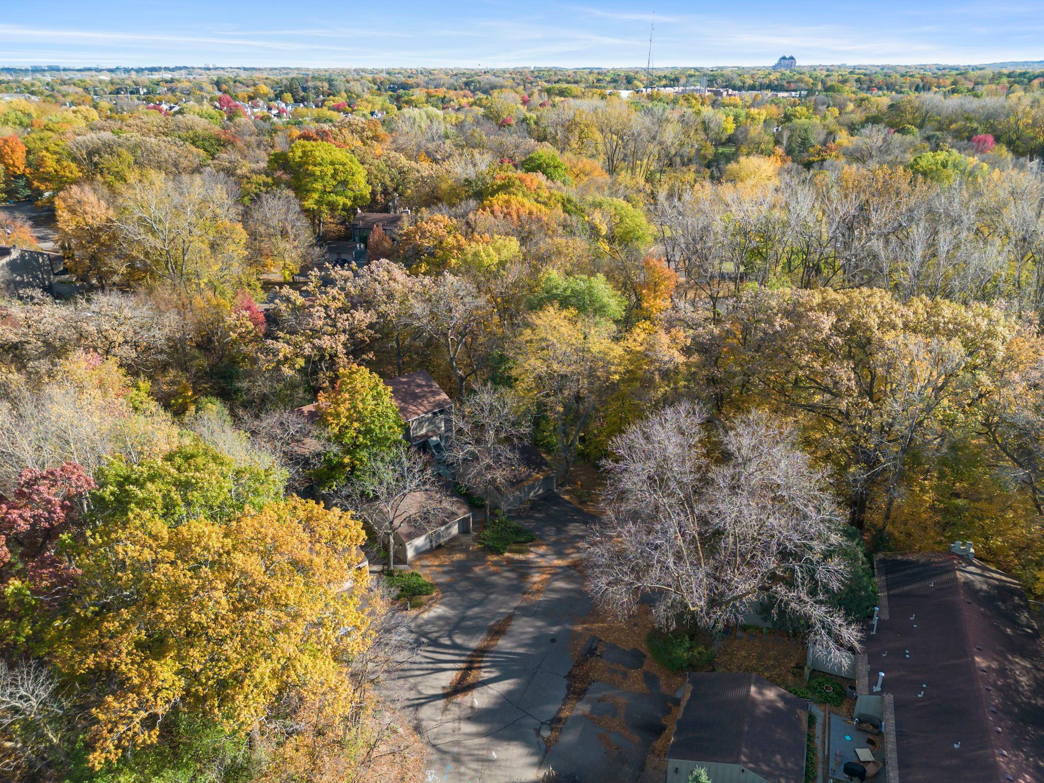 1844 Zanzibar Lane N