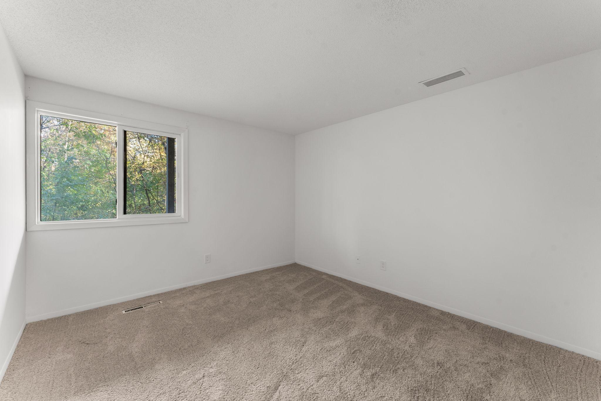 1844 Zanzibar Lane N