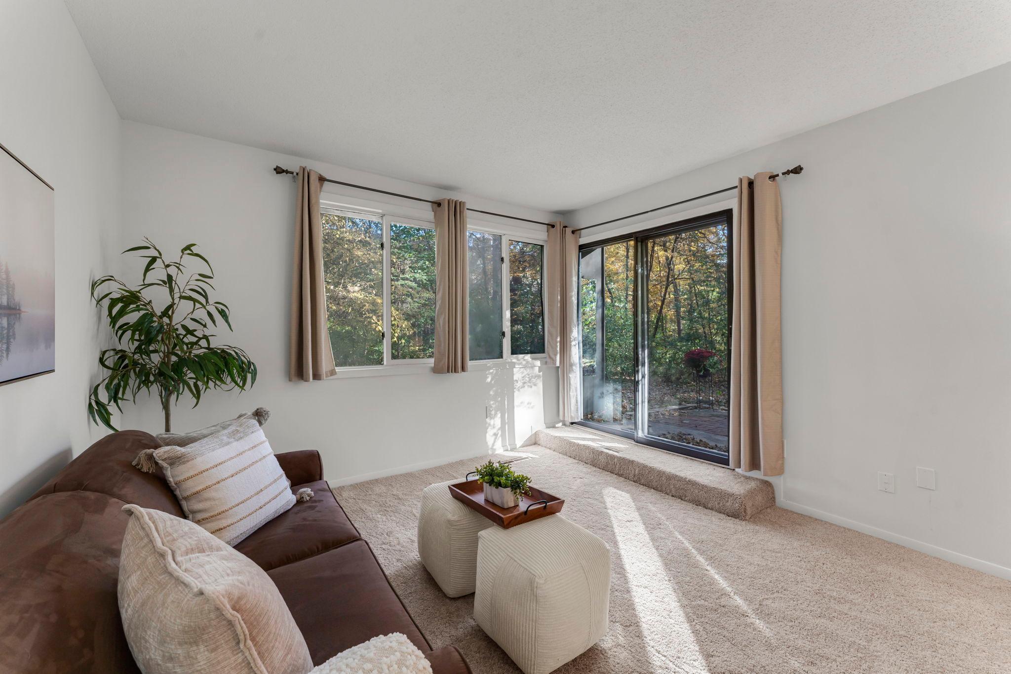 1844 Zanzibar Lane N