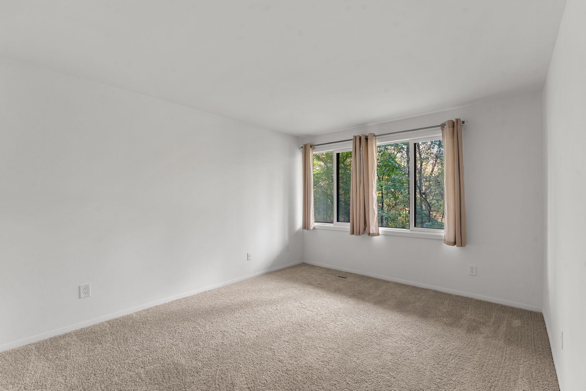 1844 Zanzibar Lane N