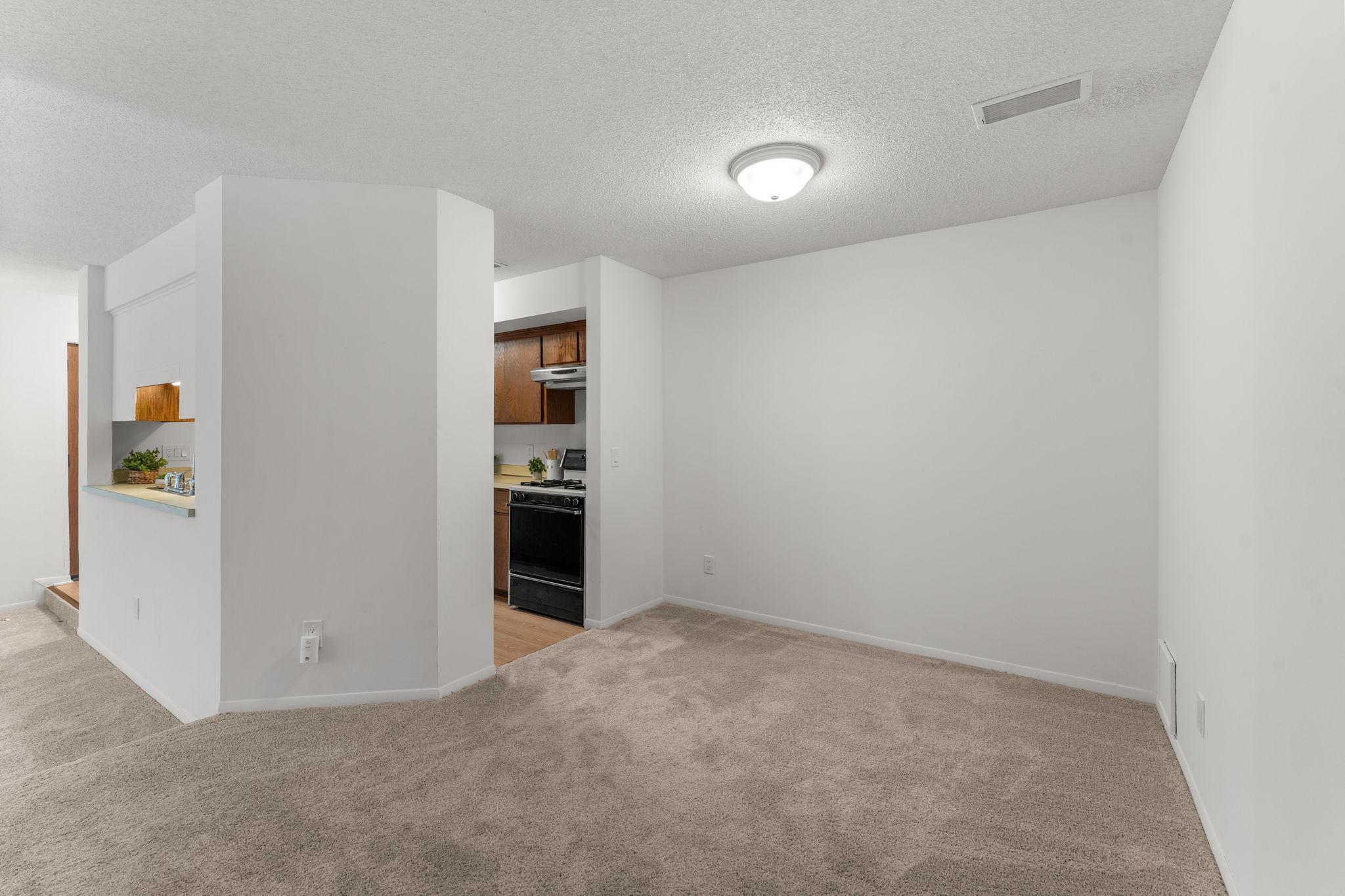 1844 Zanzibar Lane N