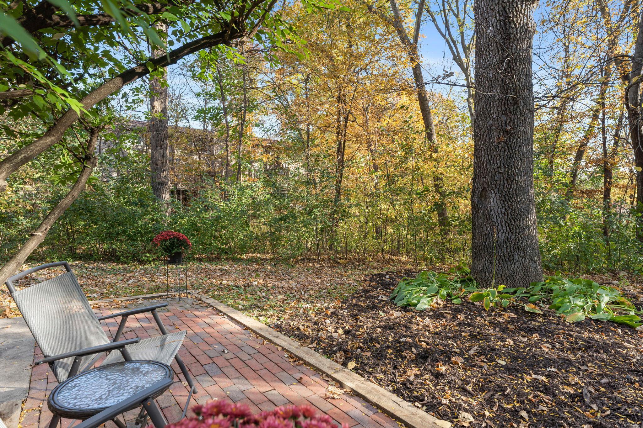 1844 Zanzibar Lane N