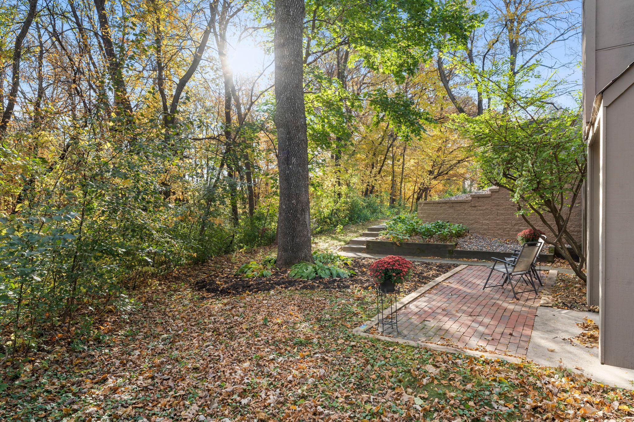 1844 Zanzibar Lane N