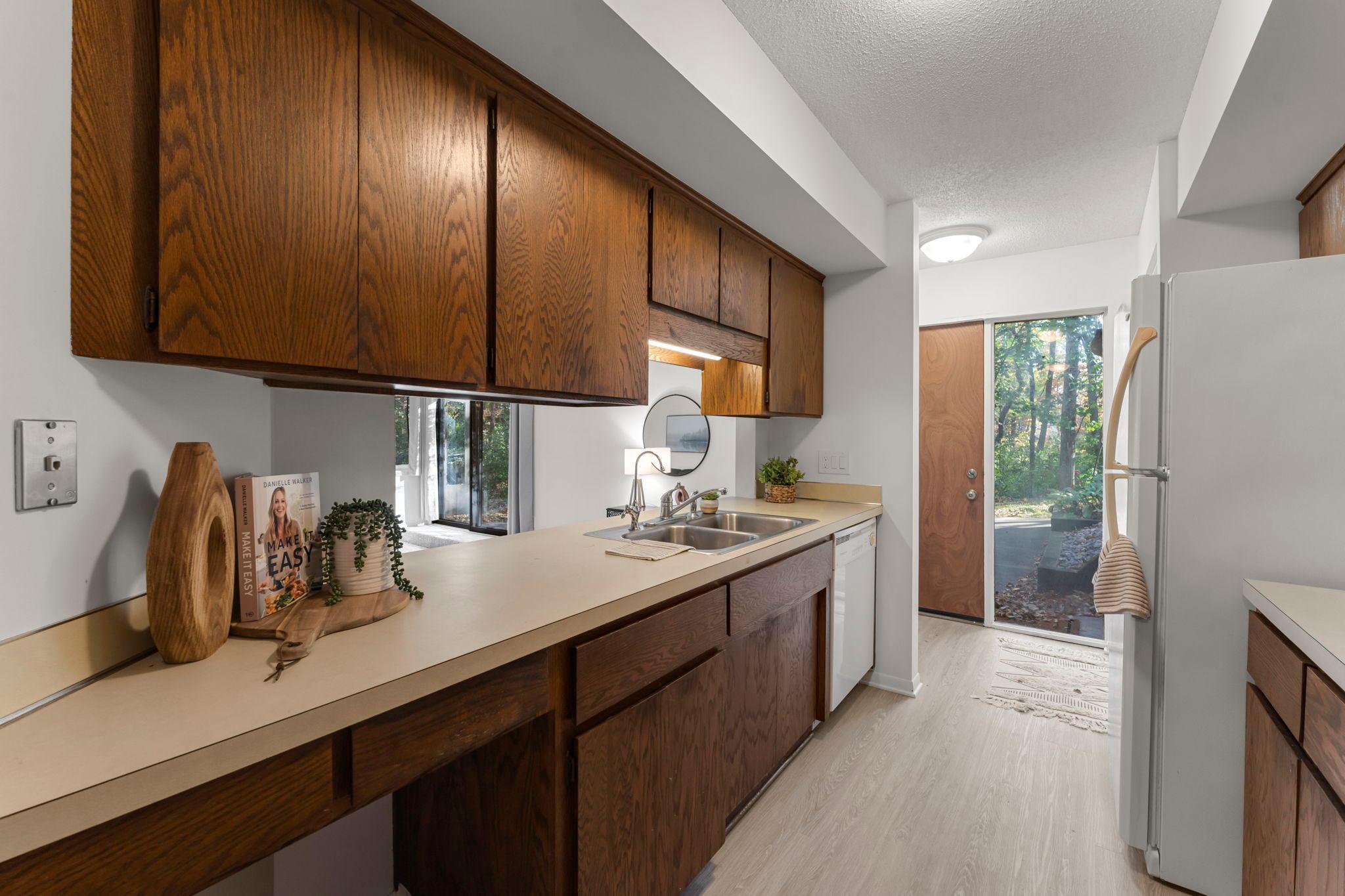 1844 Zanzibar Lane N