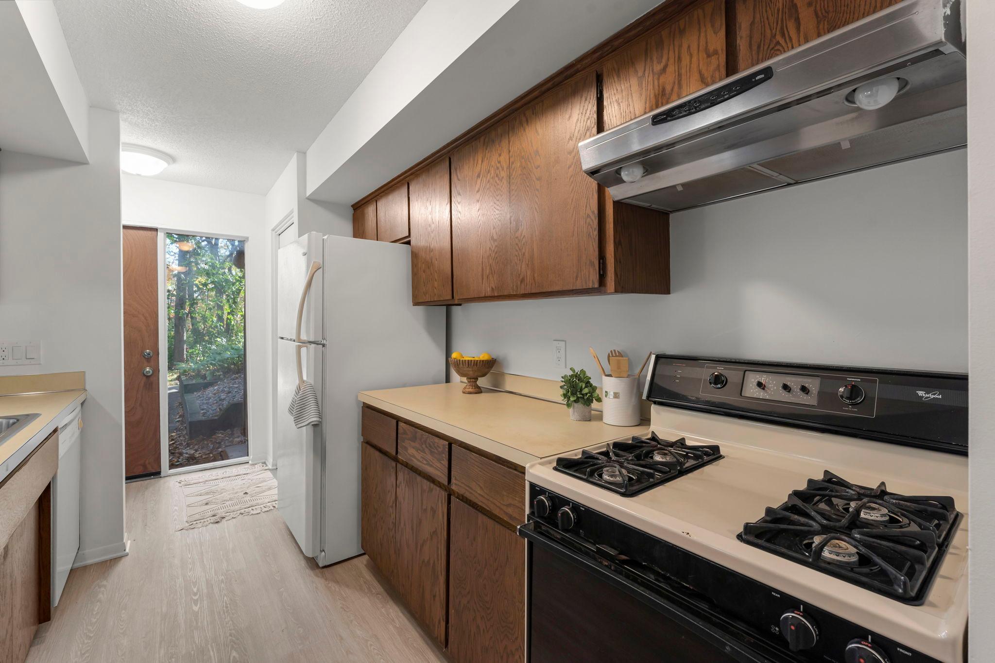 1844 Zanzibar Lane N