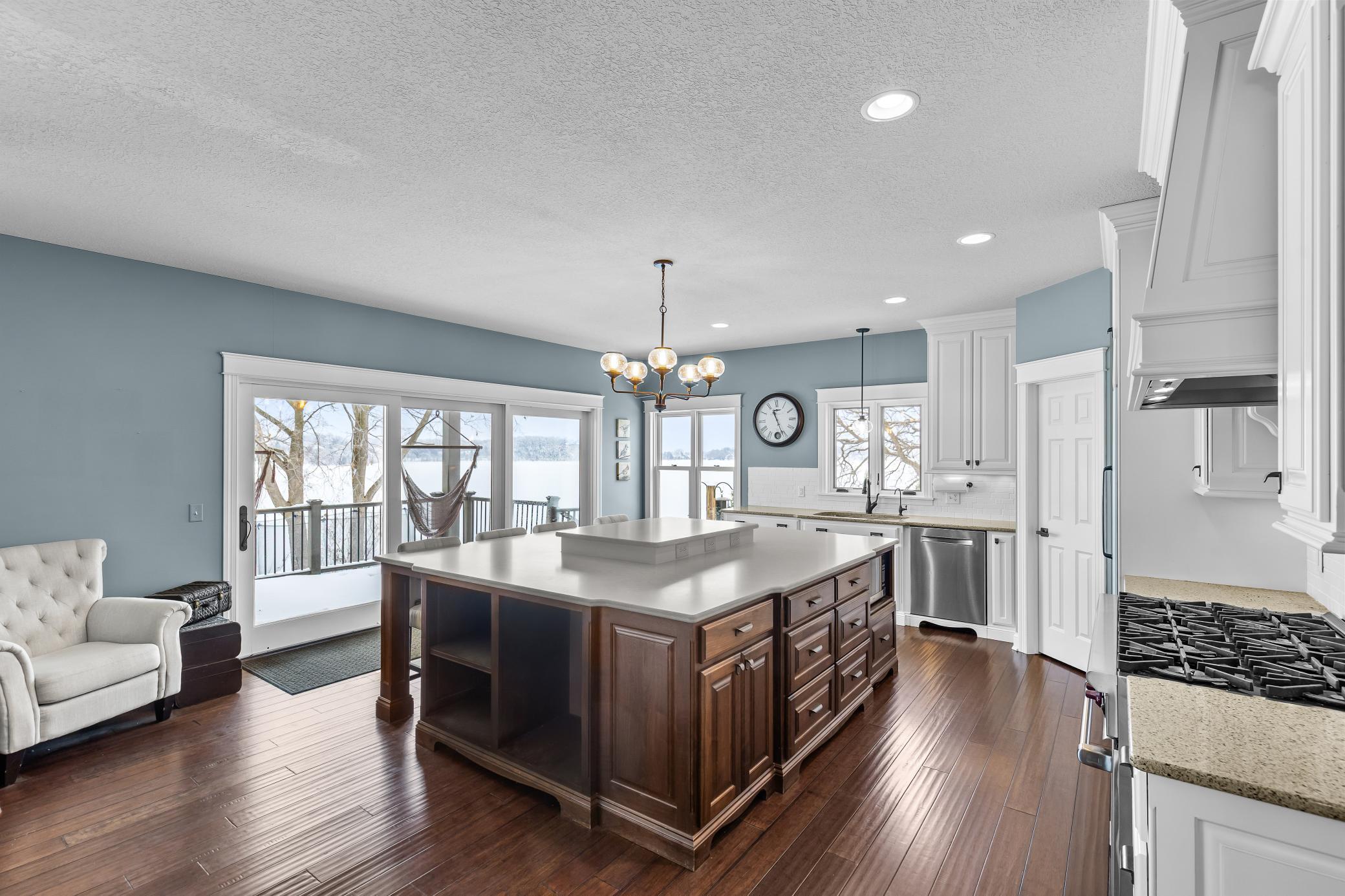 3396 Kings Point Road
