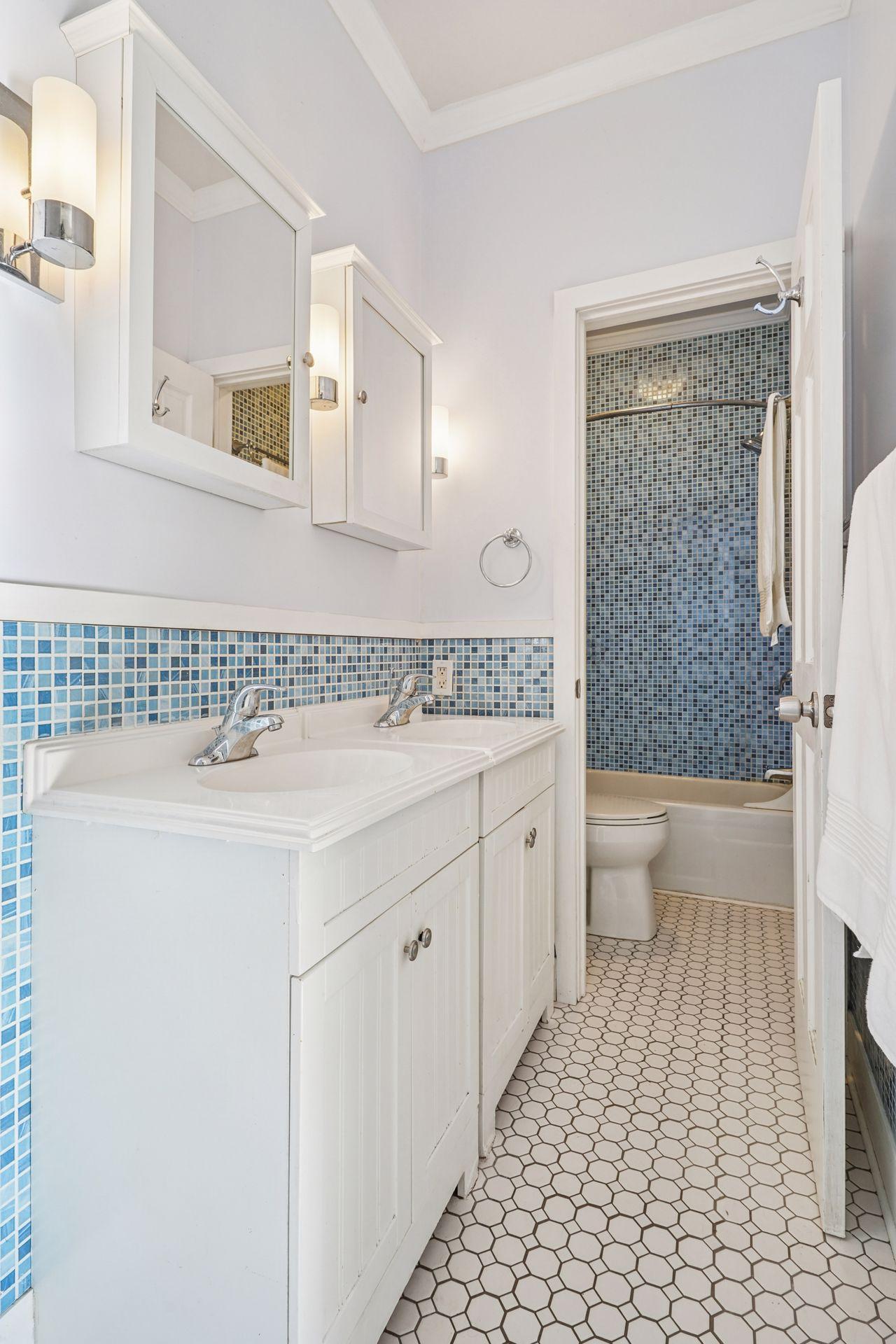 4104 Bryant Avenue S Unit: 202