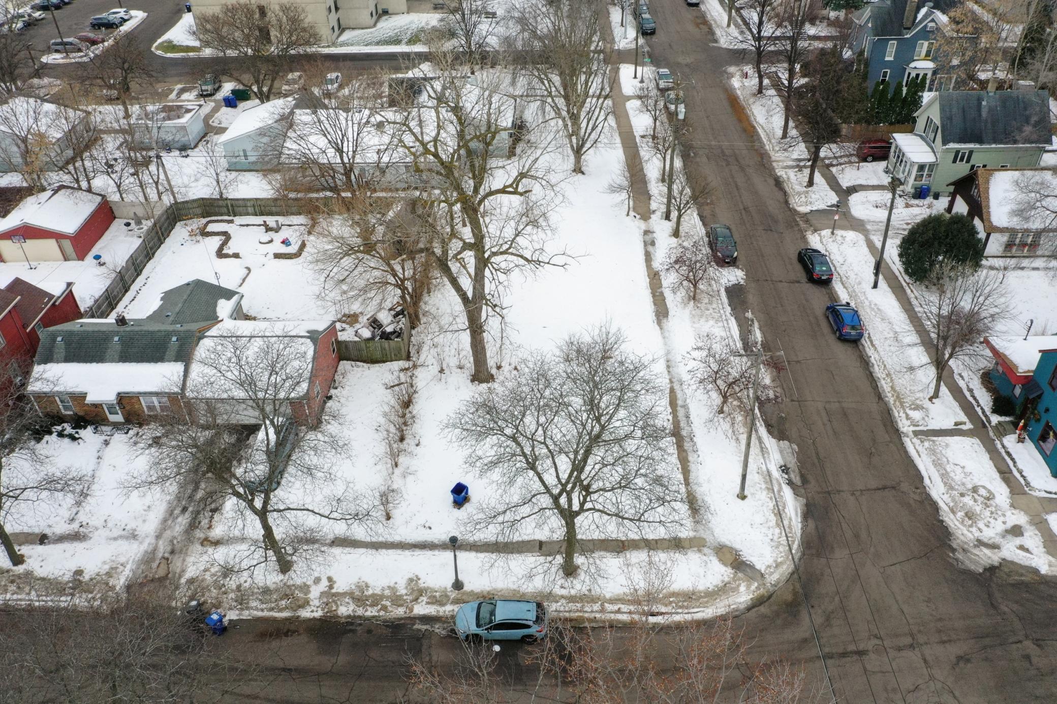 132 Western Avenue S