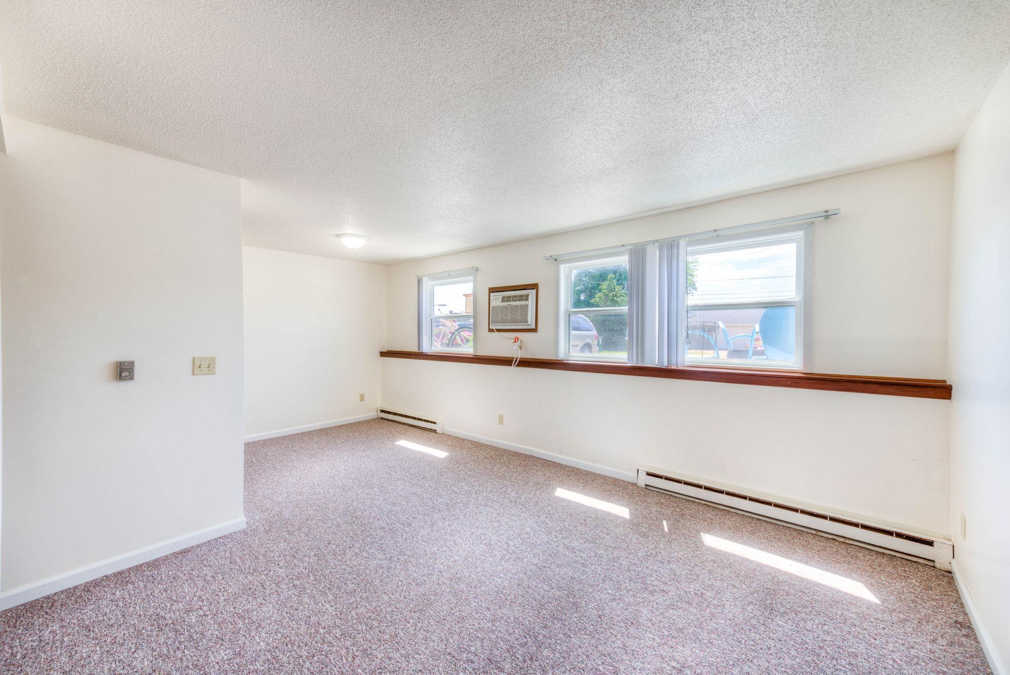 18 NE Schmitz Street