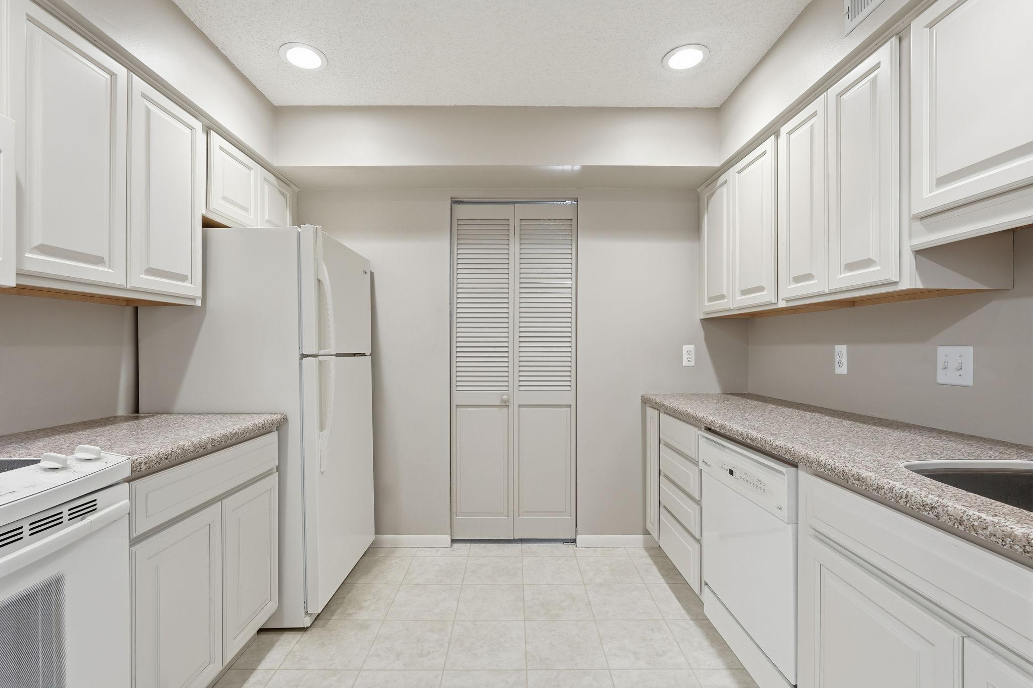 2670 Oxford Street N Unit: 202