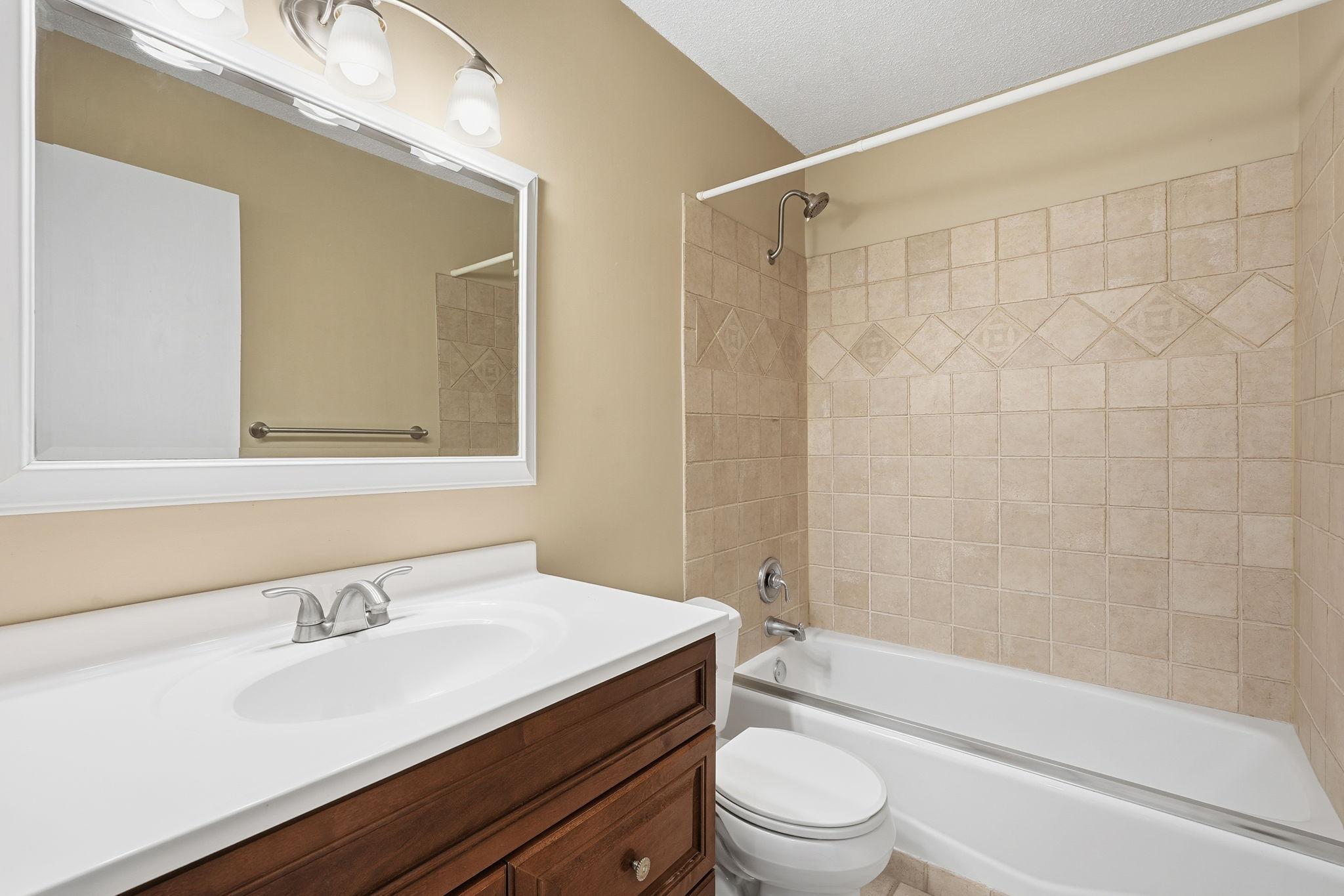 2670 Oxford Street N Unit: 202