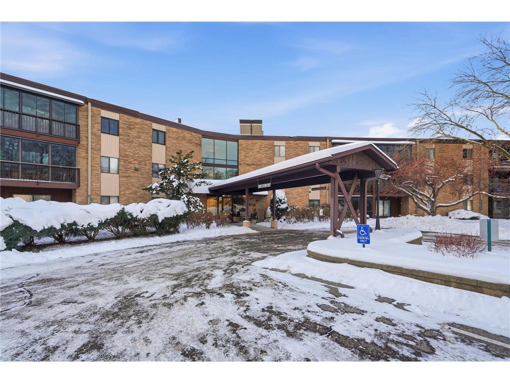 2670 Oxford Street N Unit: 202